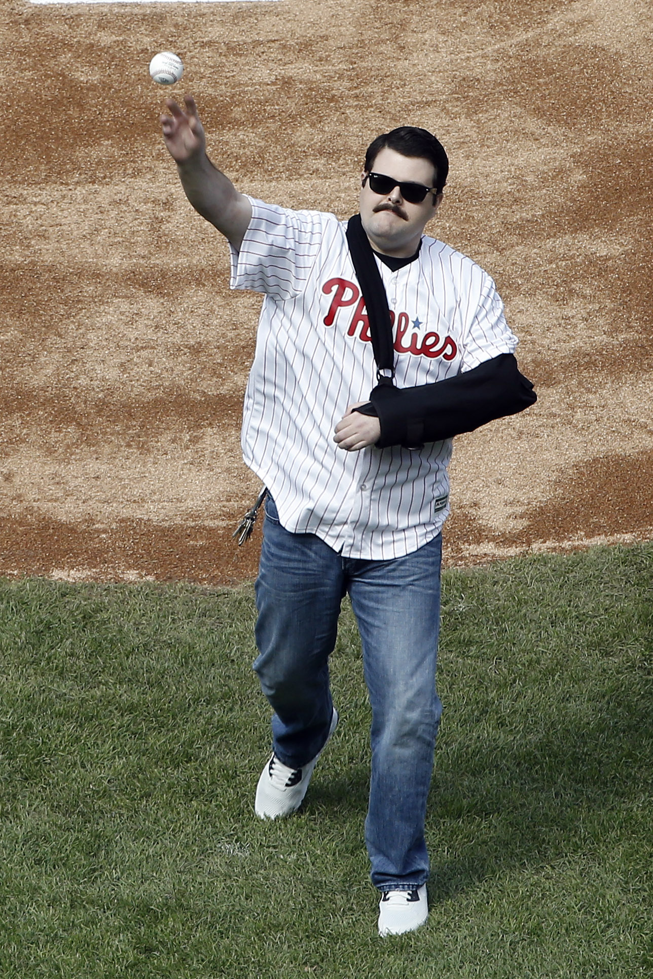 Wounded officer throws first pitch, proposes to girlfriend