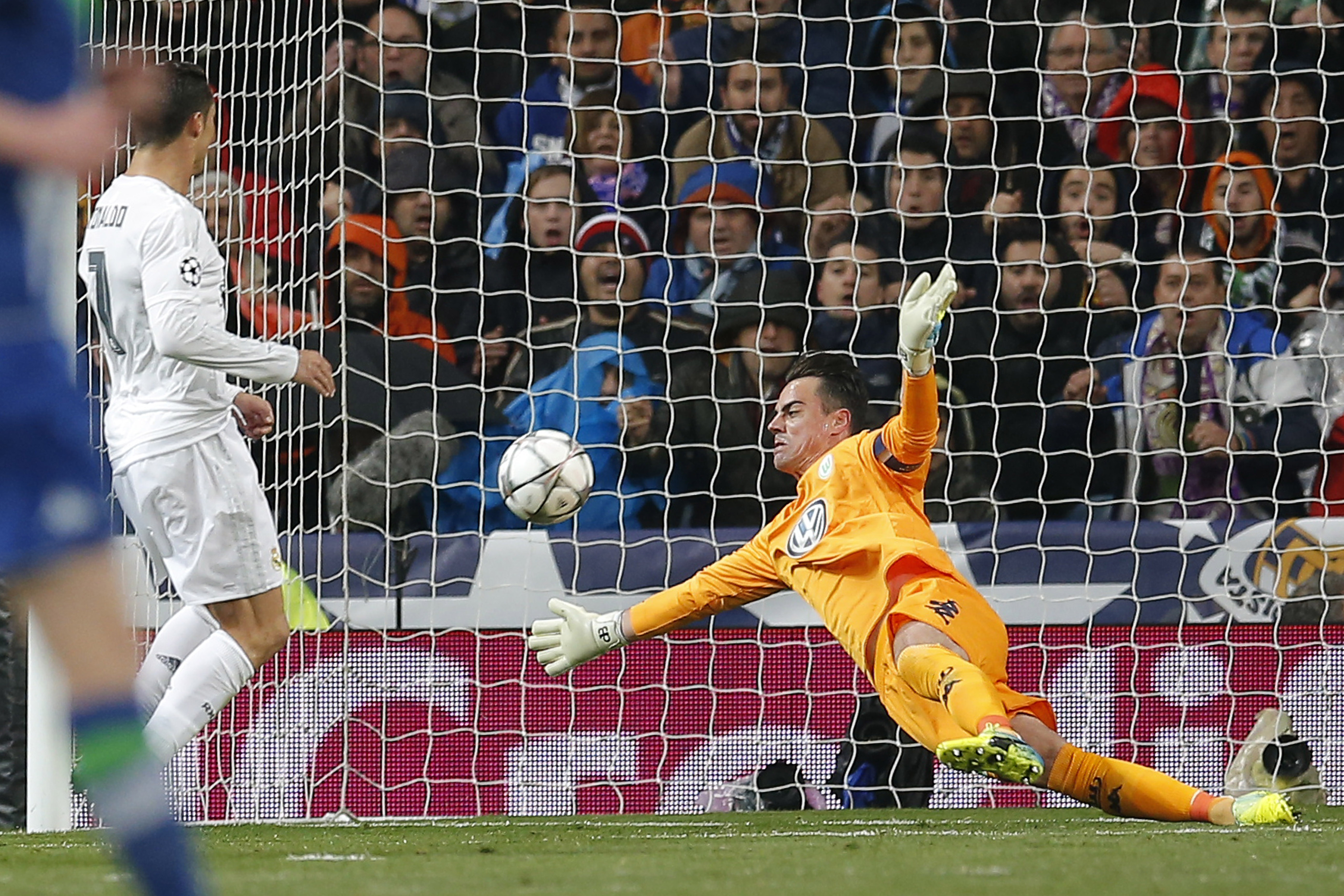 Madrid reaches Champions League semis with Ronaldo hat trick