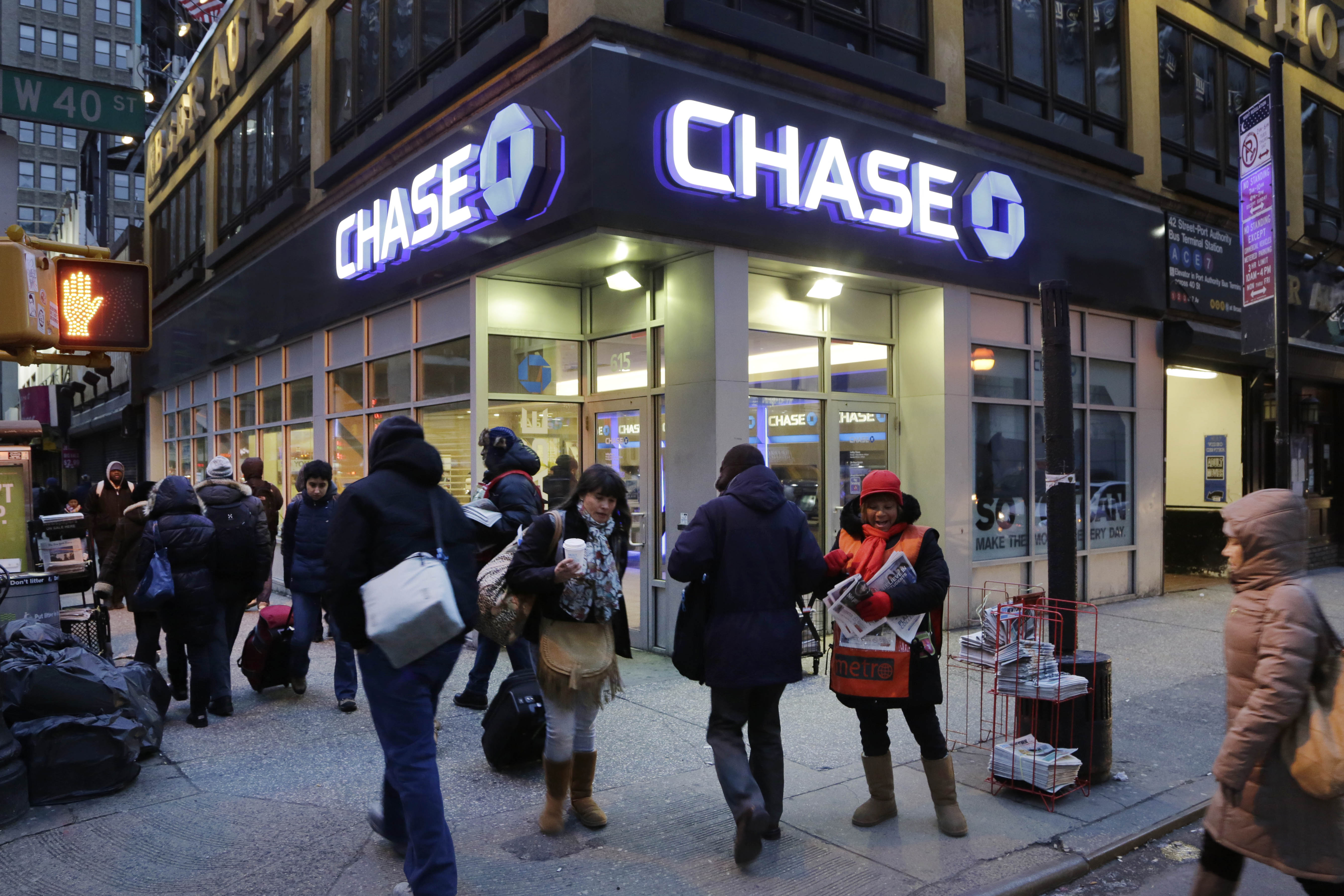 JPMorgan profit falls 8 percent as investment bank struggles