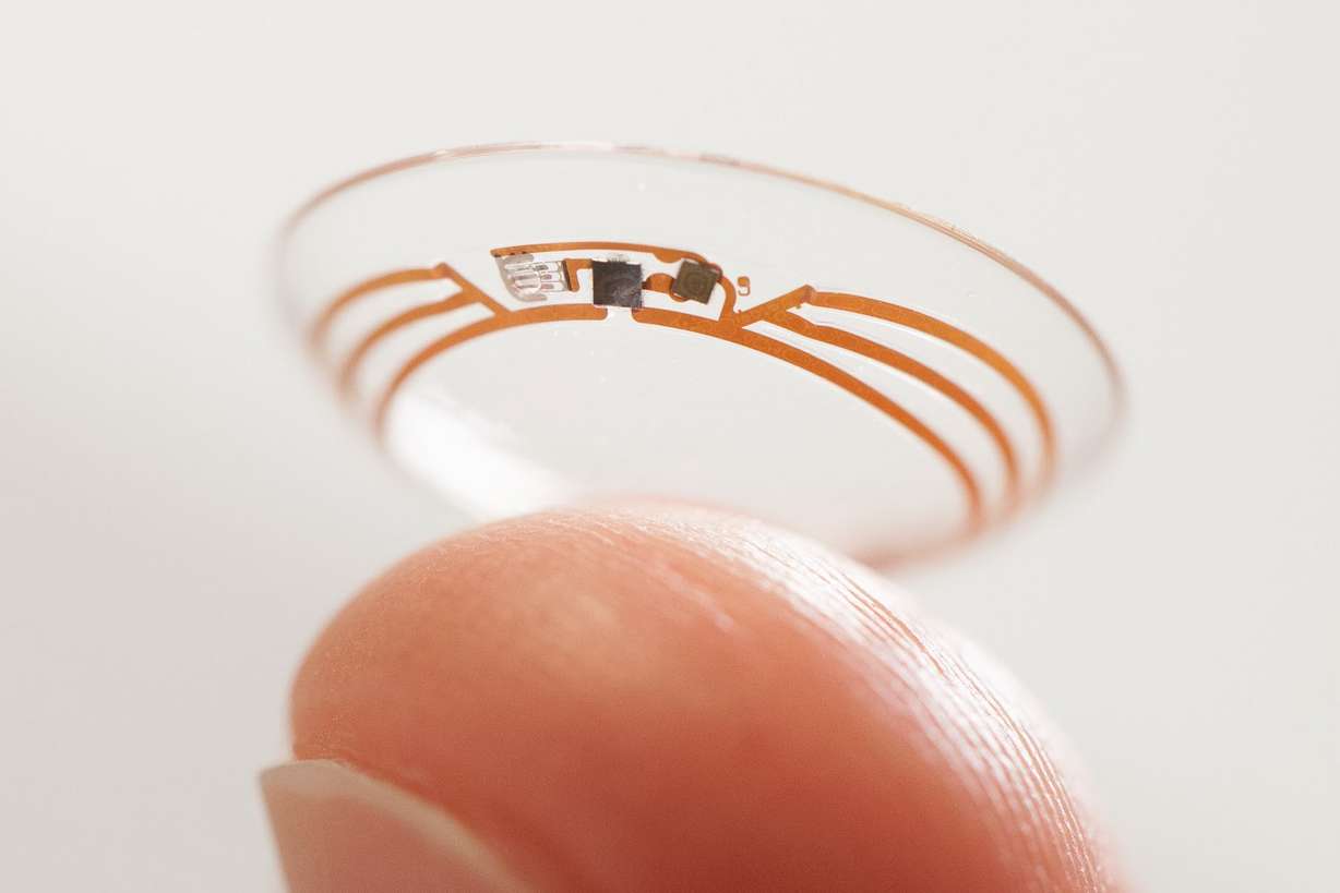 Google's 'smart' lens measures blood glucose levels using tears. When blood glucose levels hit certain thresholds LED lights around the edge of the lens light up. (Photo: Google)