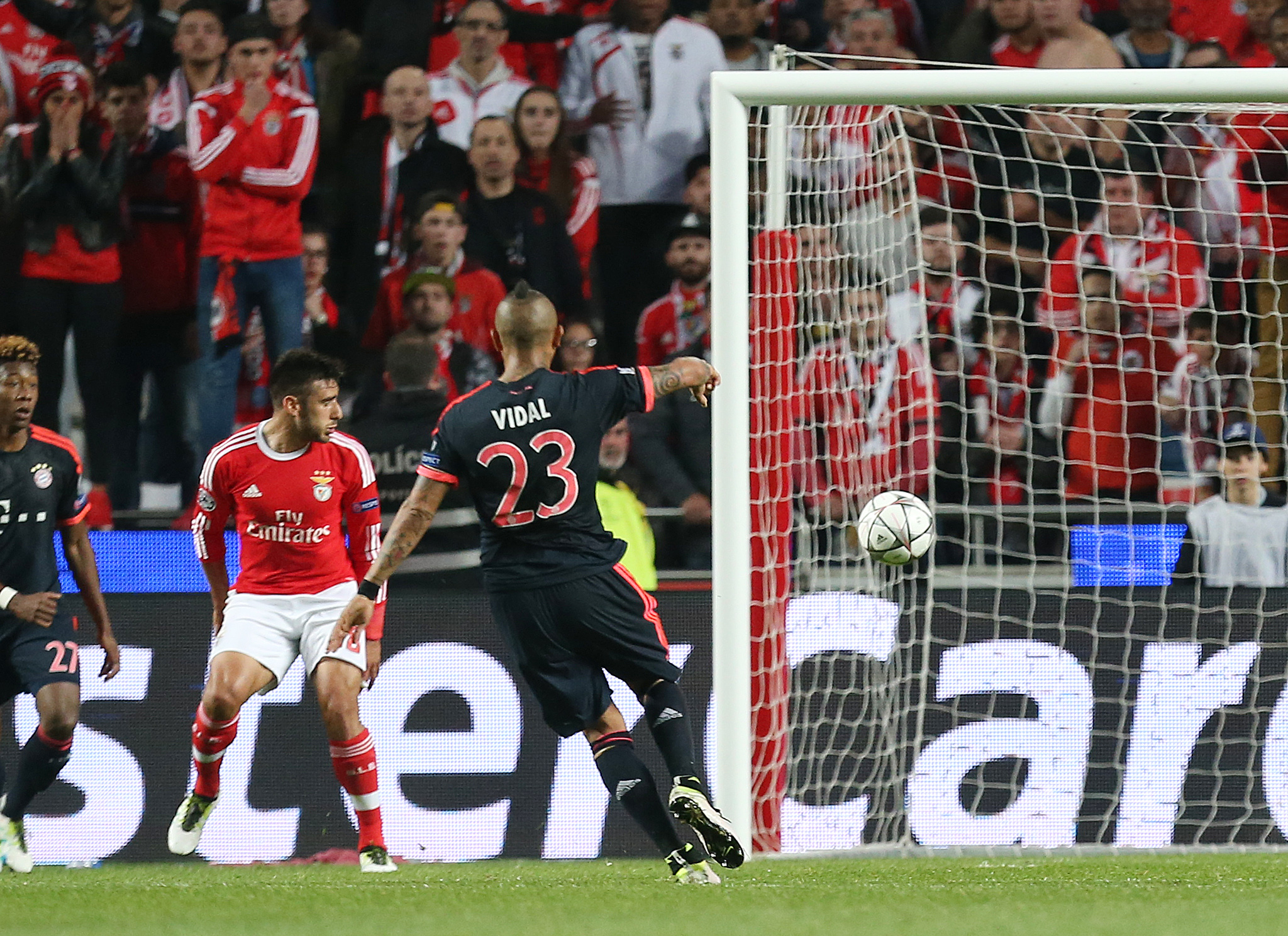 Bayern in Champions League semifinals despite Benfica draw