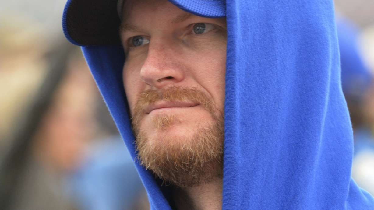 Dale Earnhardt Jr to drive 'Gray Ghost' at Darlington