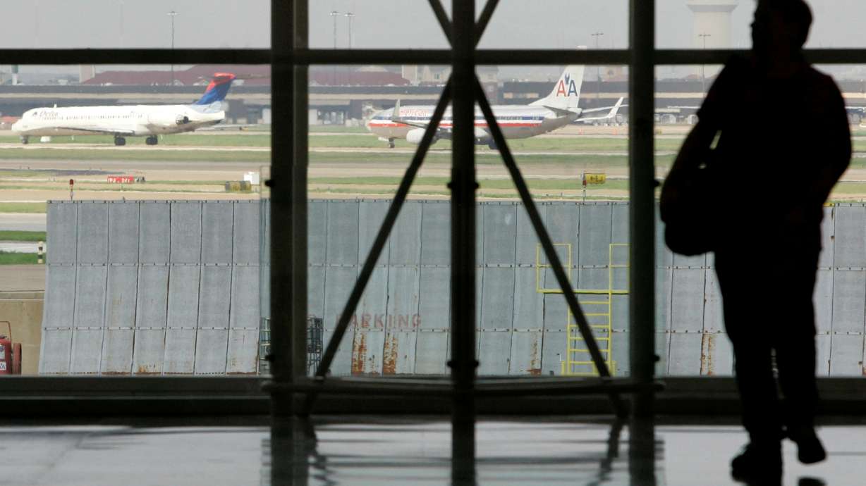 Airlines boost on-time performance, cancel fewer flights