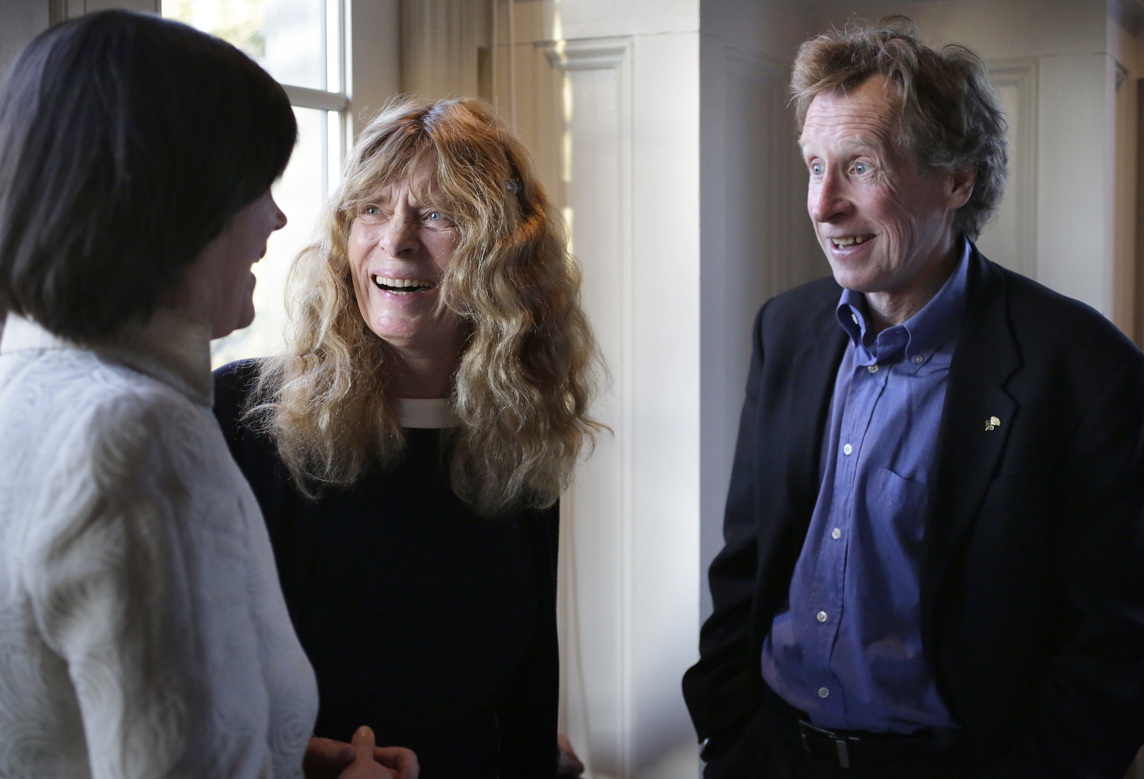 1st woman to finish Boston Marathon sculpts her own statue