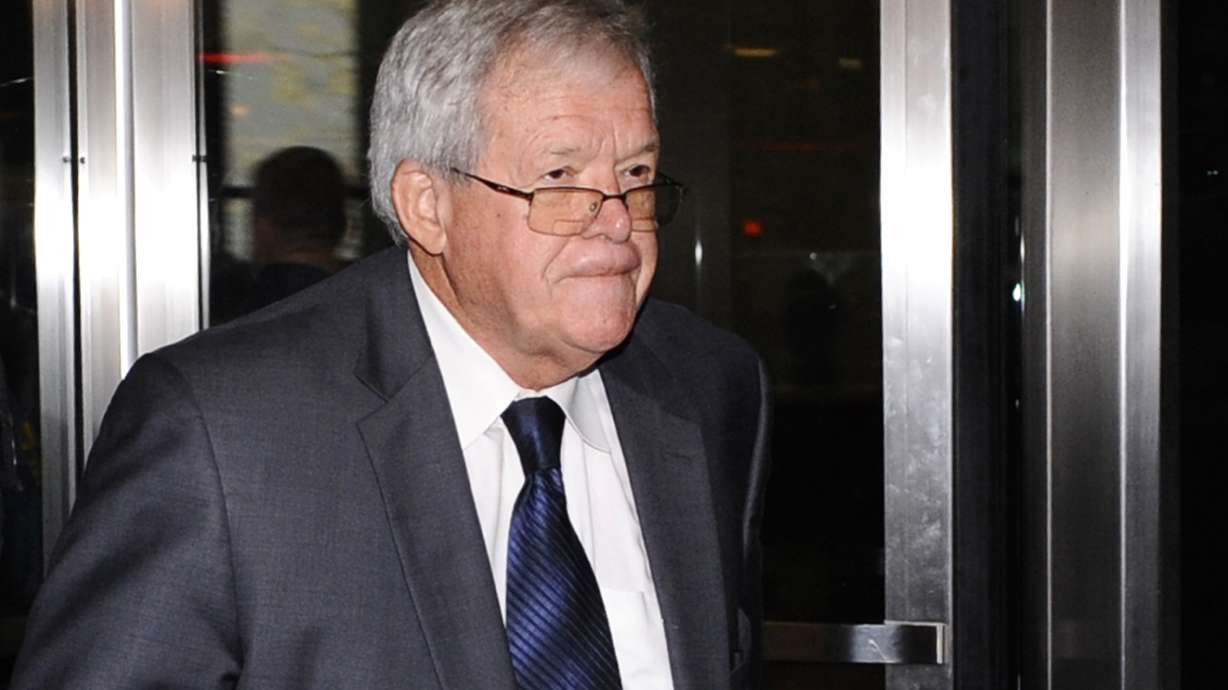 Hastert judge won't consider support letters unless public