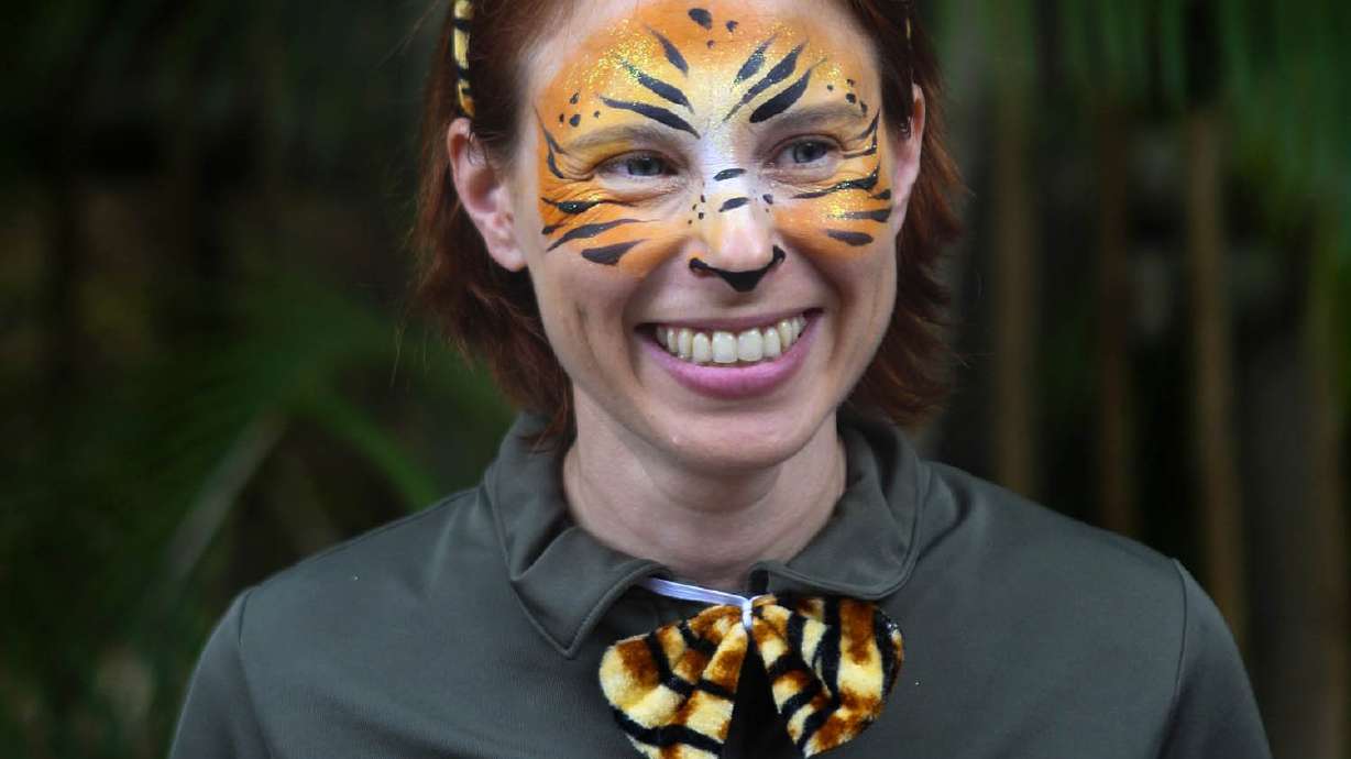 Florida zoo mourns keeper killed by tiger; investigation continues