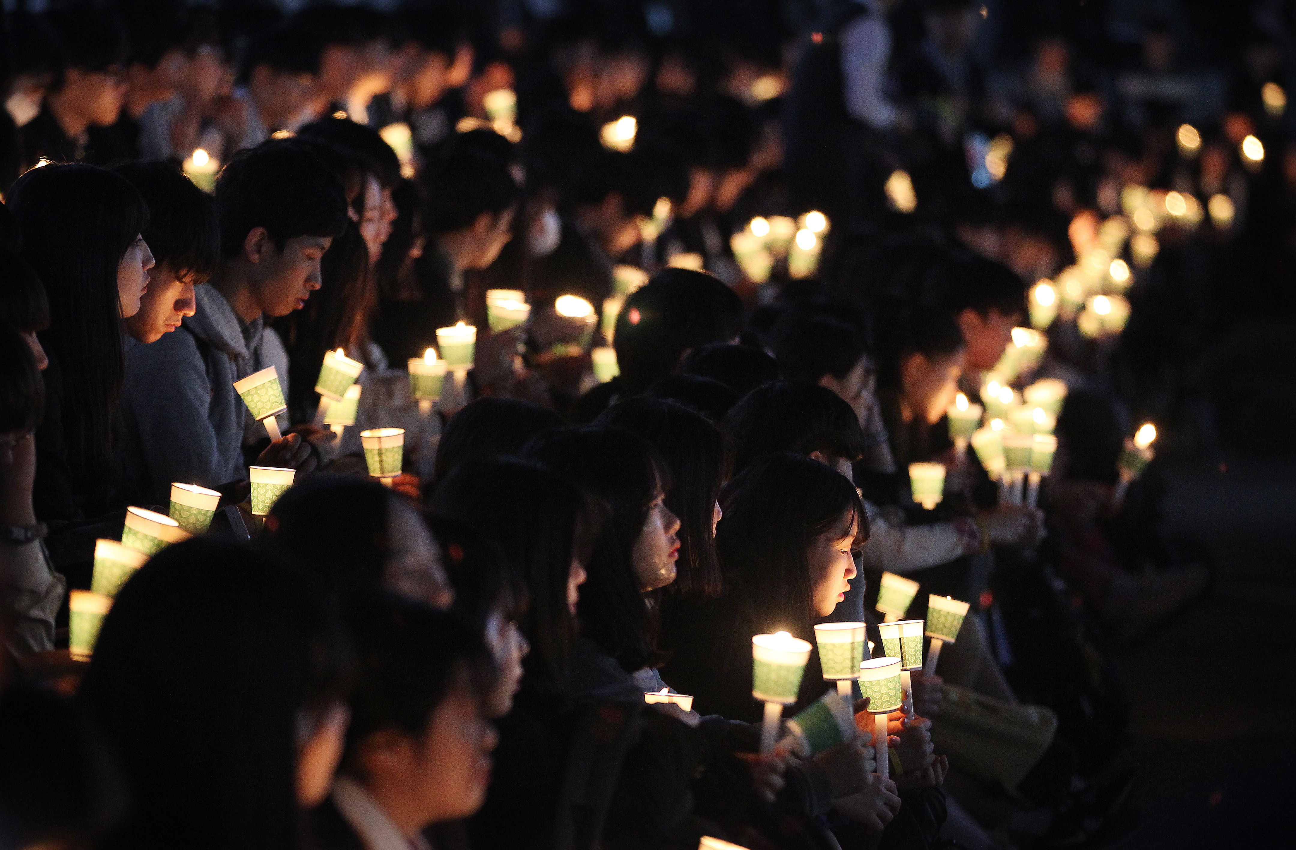 Thousands mark 2nd anniversary of S. Korean ferry disaster
