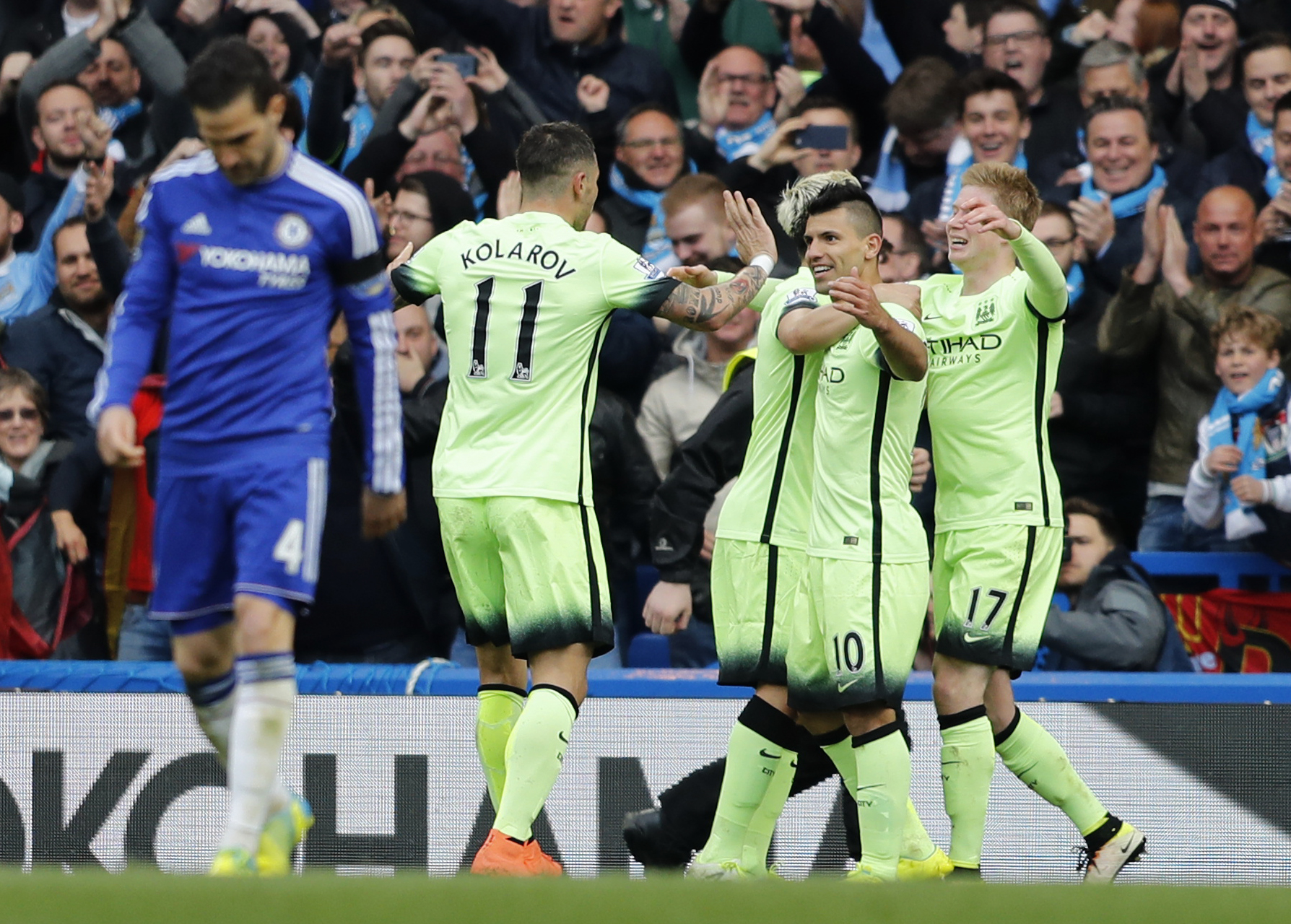 Sergio Aguero's hat trick gives Man City 3-0 win at Chelsea