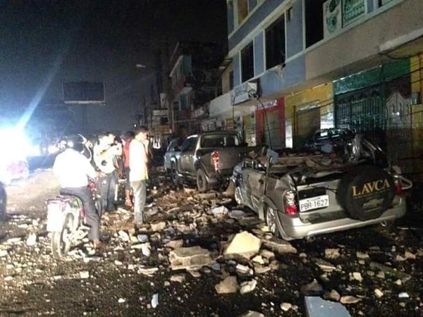 Powerful, 7.8-magnitude quake hits Ecuador's central coast