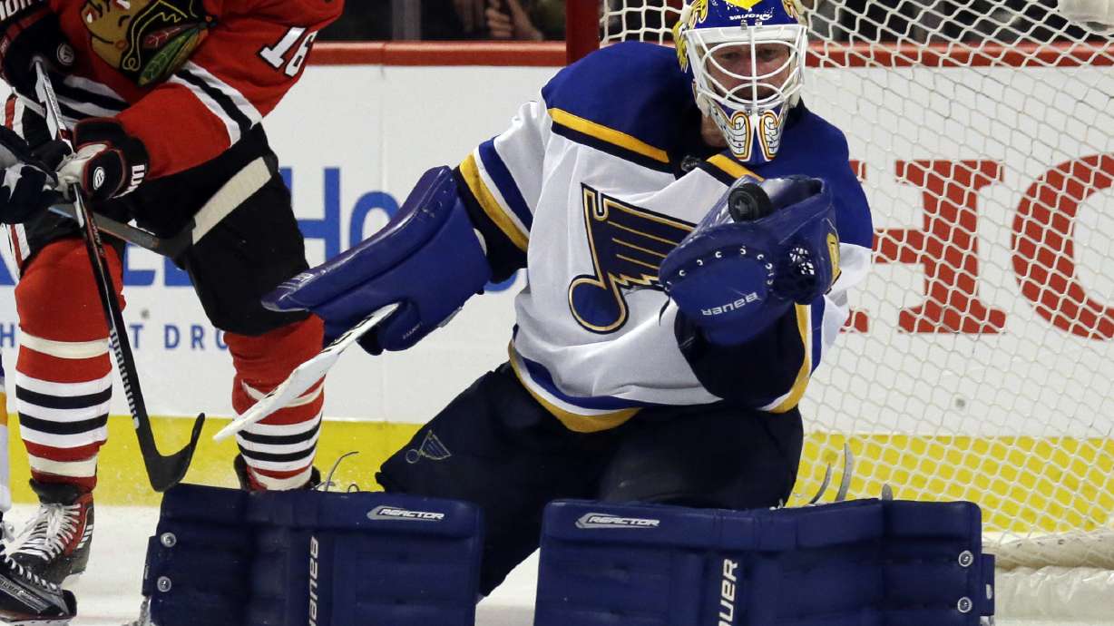 Blues rally for 3-2 win over Blackhawks in Game 3