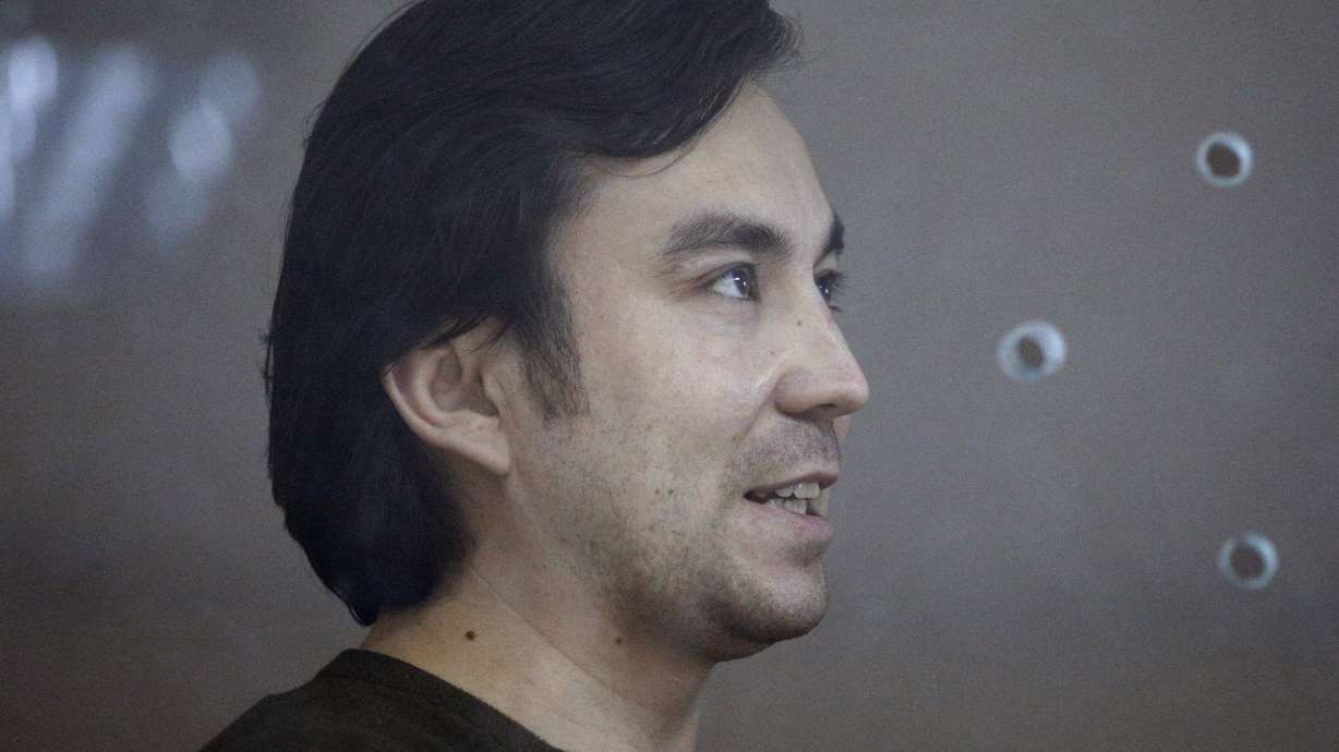 2 Russian servicemen in Ukraine sentenced to 14 years