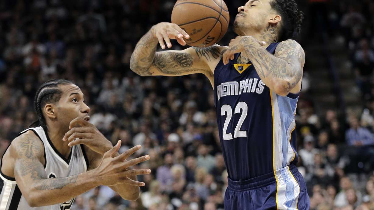 Kawhi Leonard repeats as NBA Defensive Player of the Year