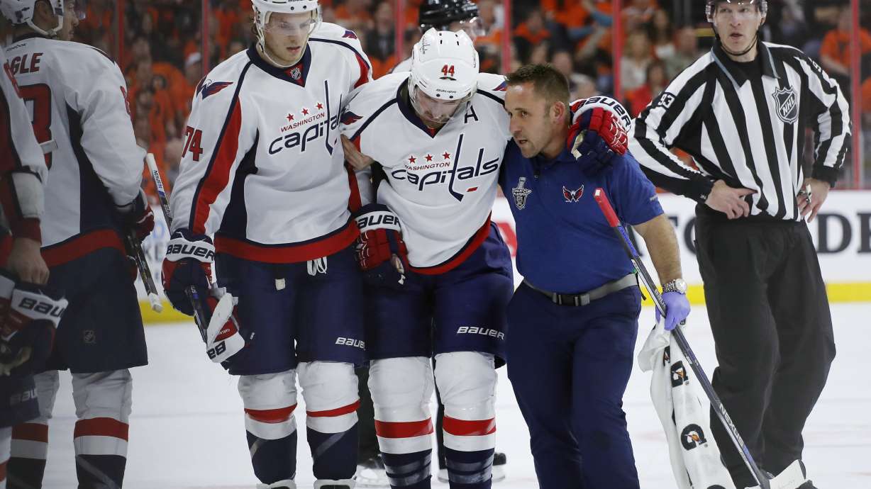 Capitals rout Flyers; fans get penalty for wristband tossing