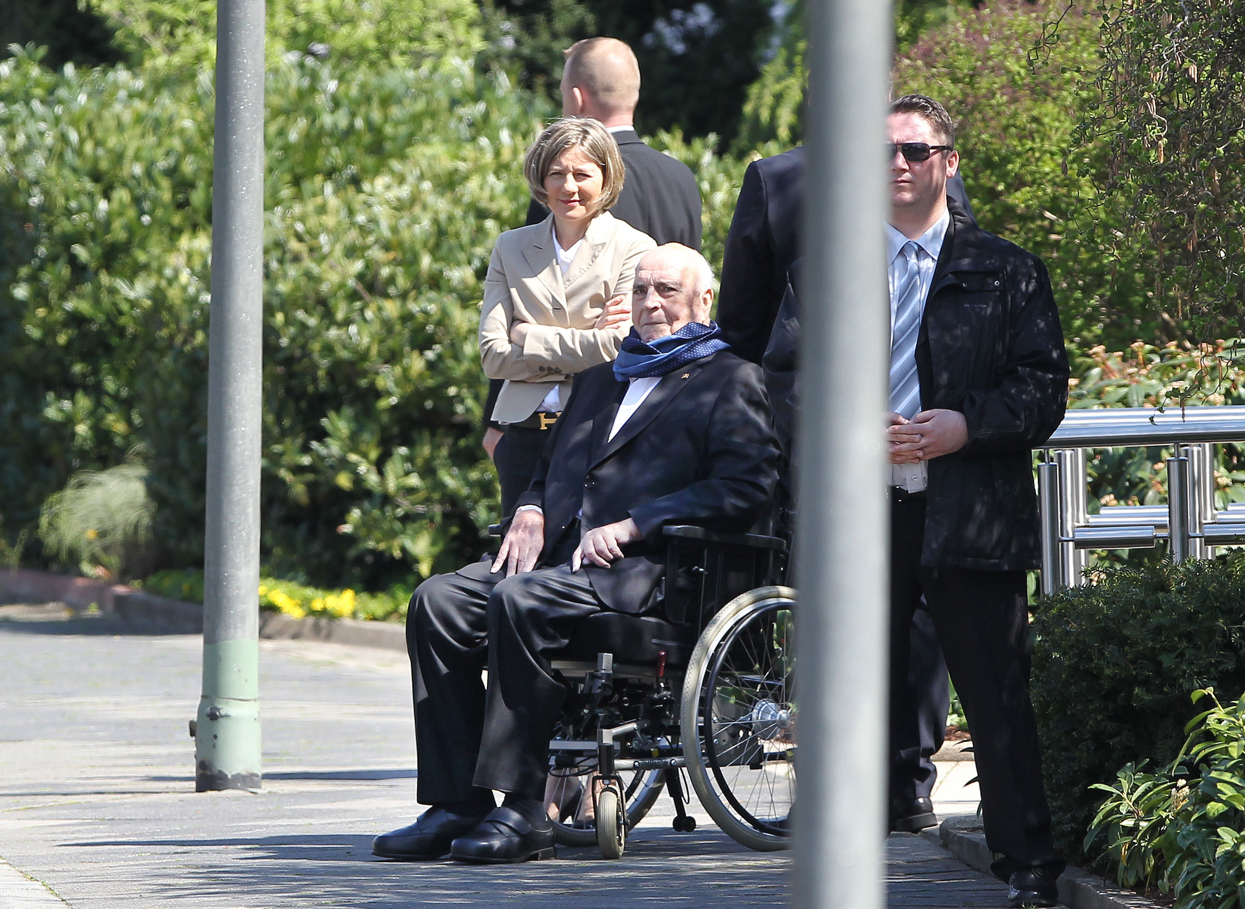 Hungary PM visits German ex-leader Kohl amid migrant crisis