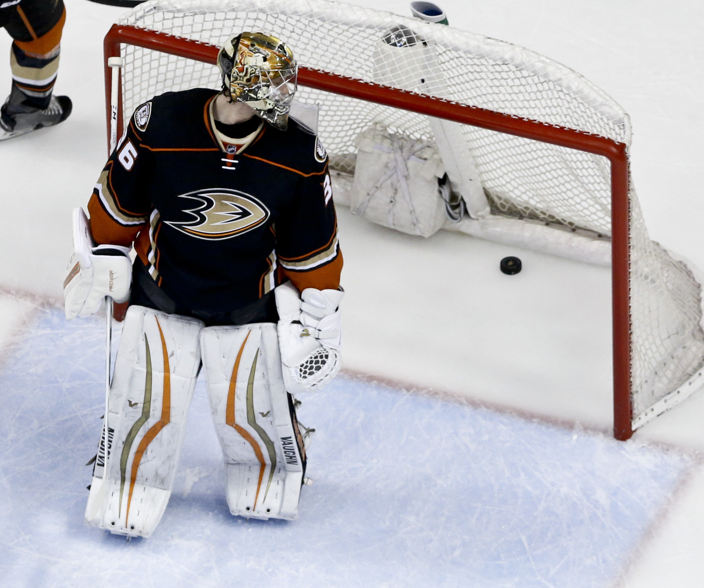 Ducks switch goalies to Andersen for Game 3 vs. Predators
