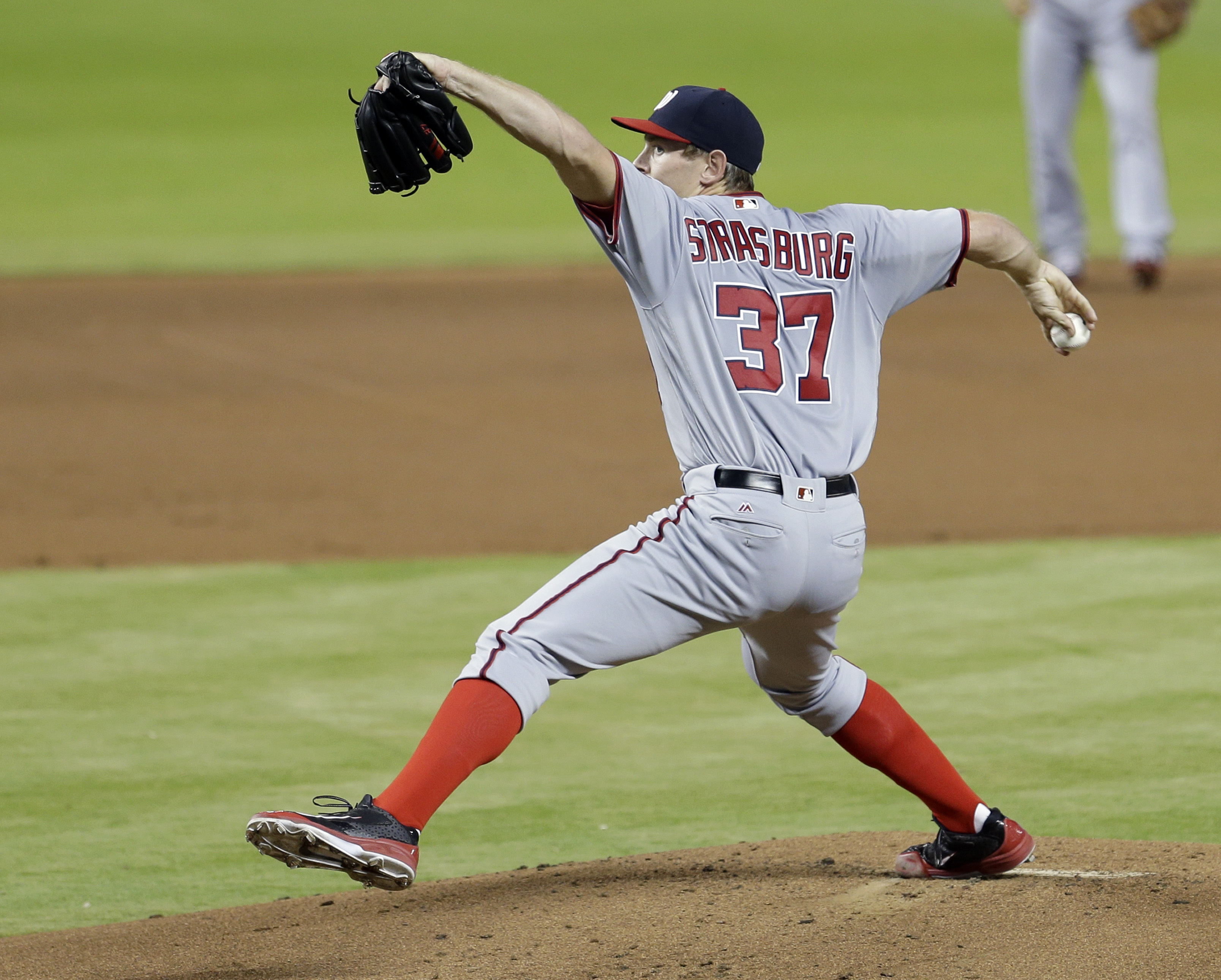 Harper hits slam, Nats club 4 HRs in 7th to beat Marlins 7-0