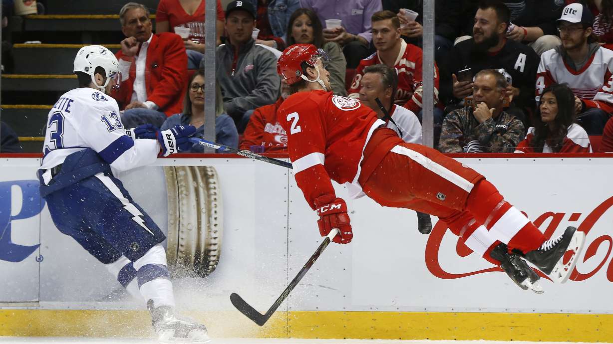 Jonathan Drouin's 3 assists help Lightning top Red Wings 3-2