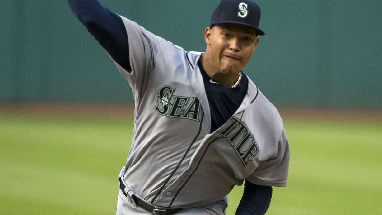 Walker pitches Mariners past Indians for 2-1 victory