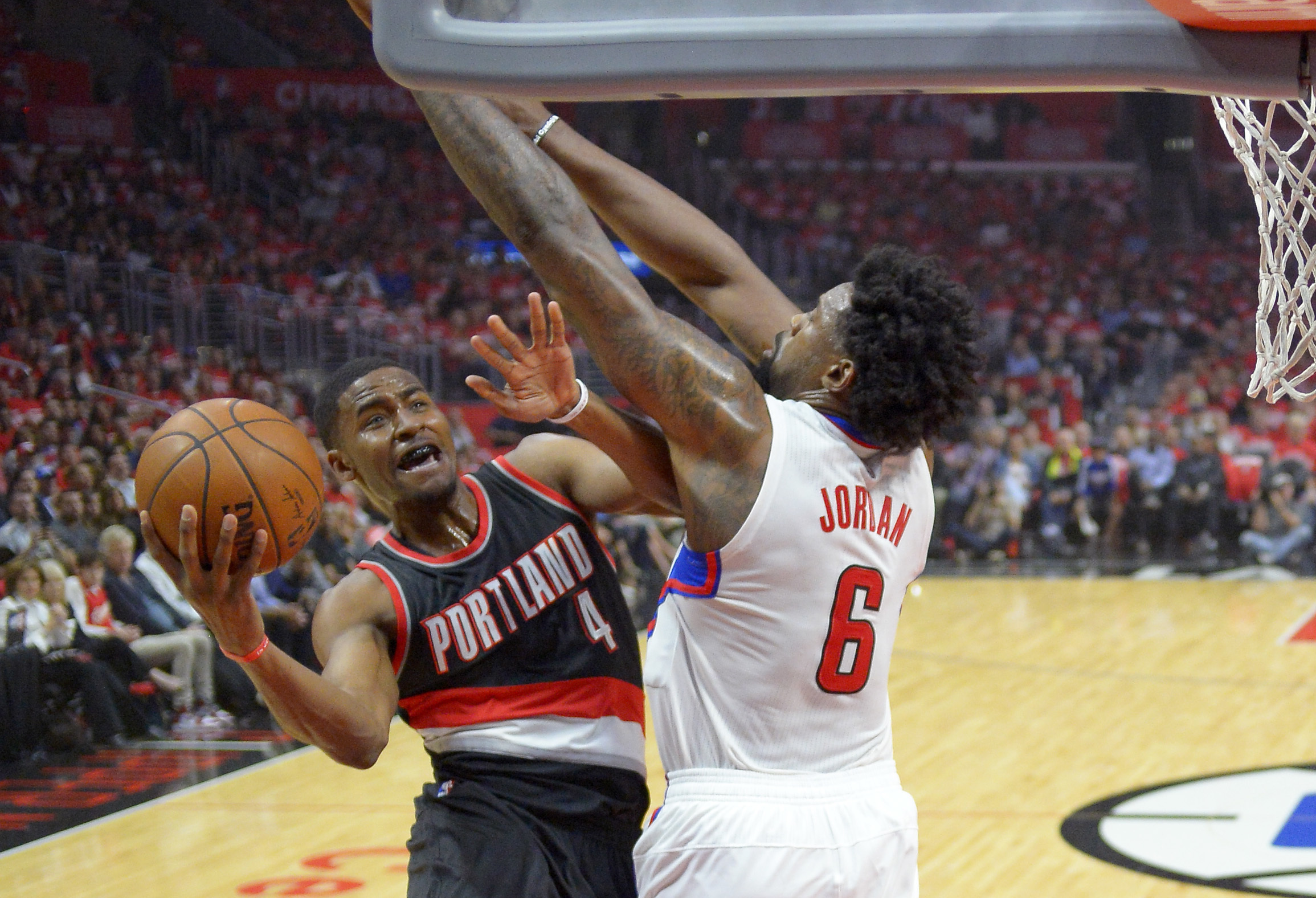 Clippers dominate 4th to beat Blazers 102-81, take 2-0 lead
