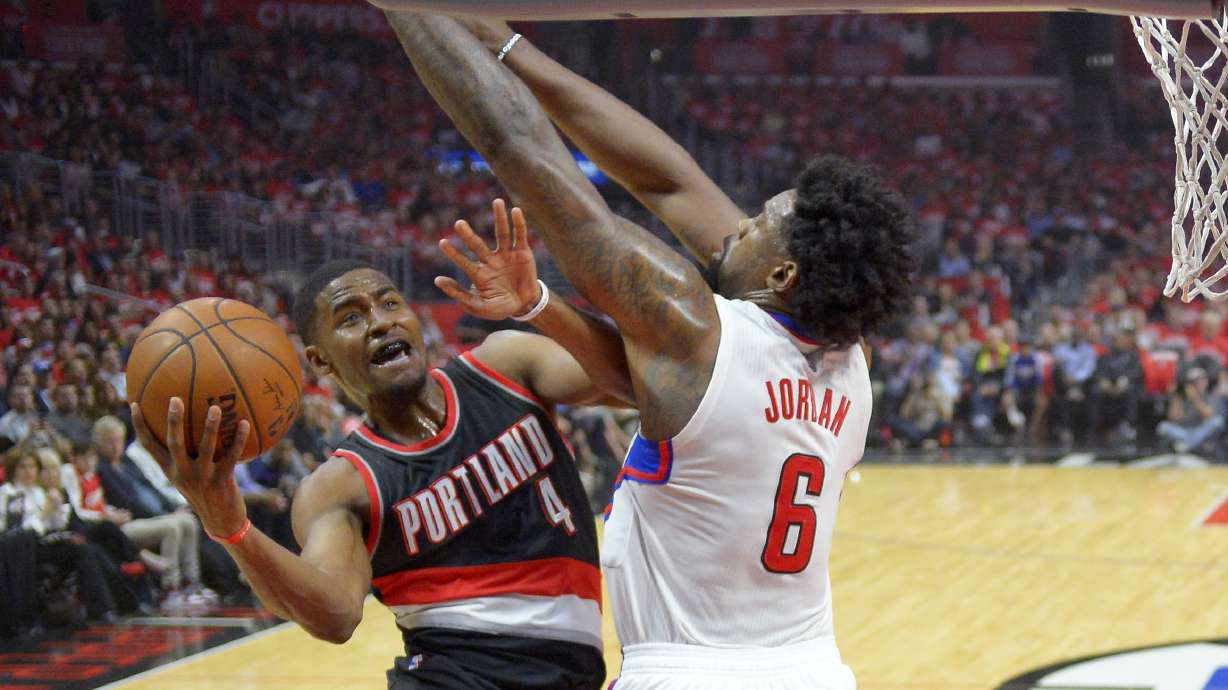 Clippers dominate 4th to beat Blazers 102-81, take 2-0 lead