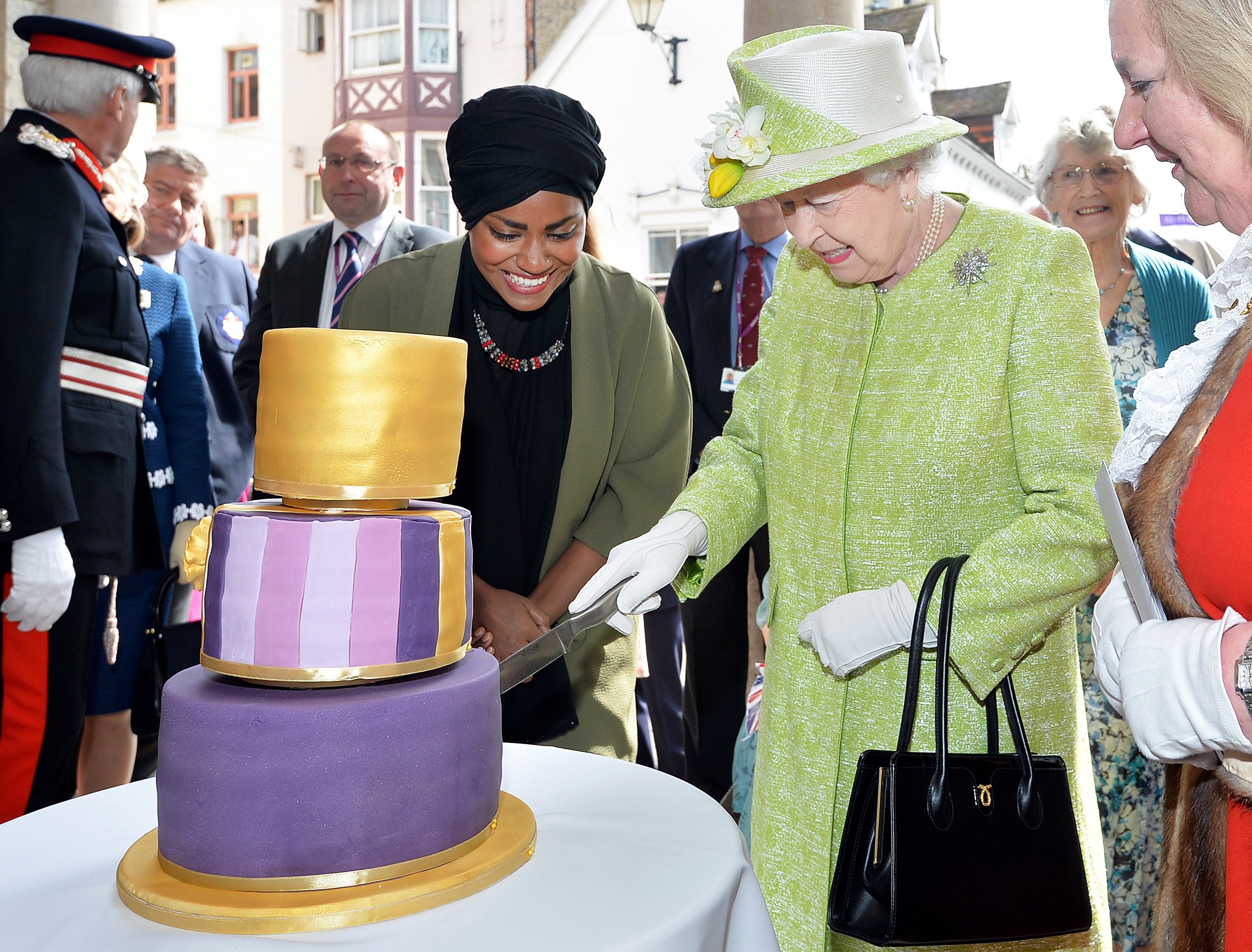 Bake Off star makes Queen Elizabeth II's 90th birthday cake