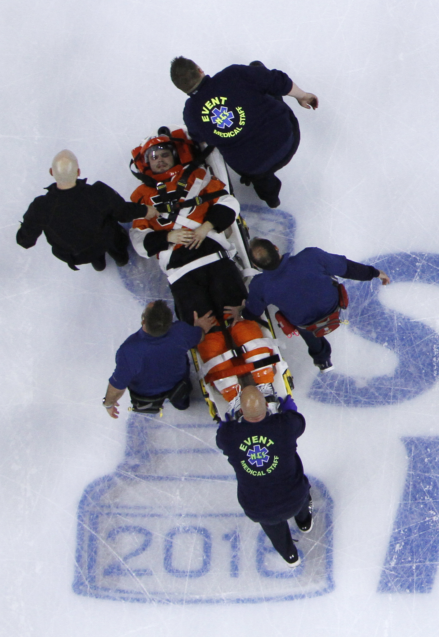 Flyers' Laughton released from hospital, will miss Game 5