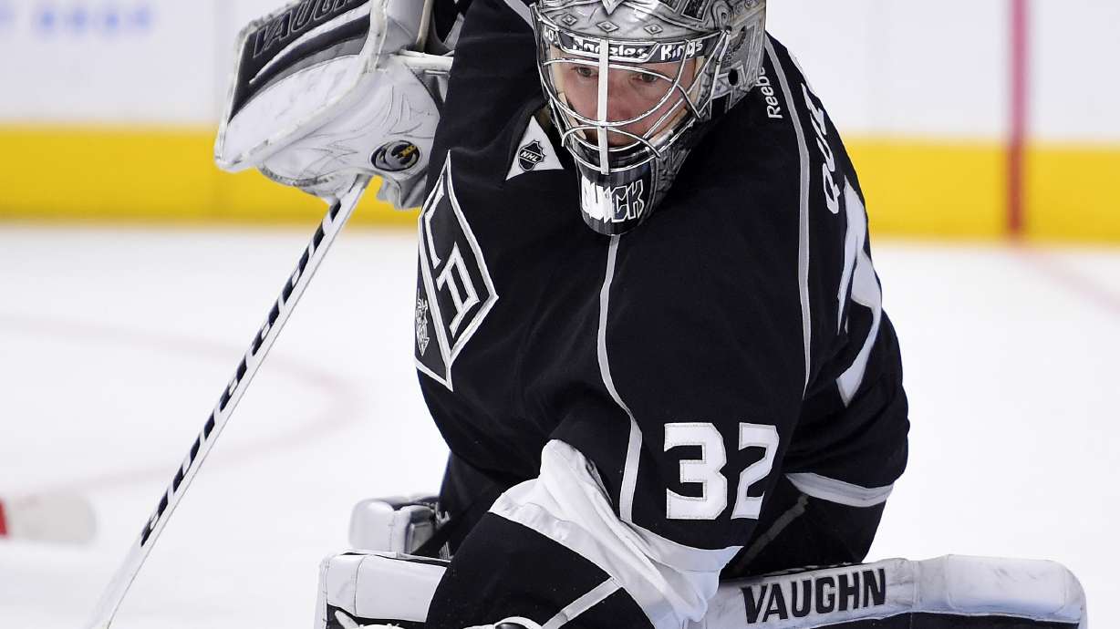Sharks blow 3-goal lead, but rally to eliminate Kings 6-3