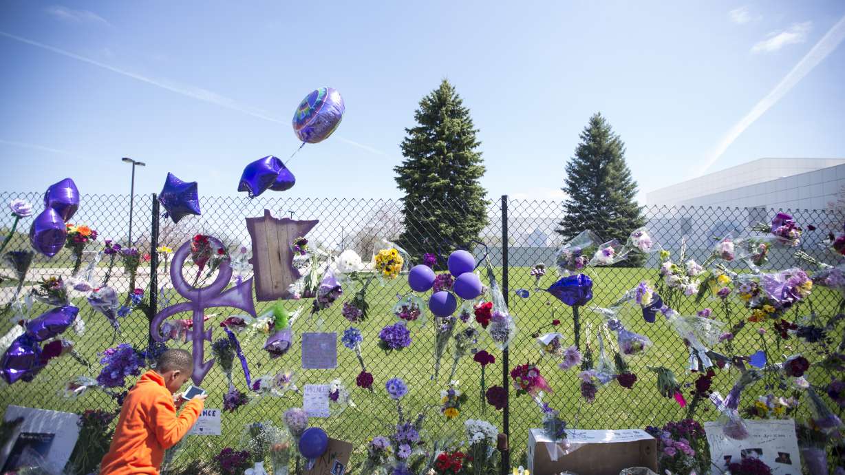 Latest: Publicist: SNL devotes show to Prince tribute