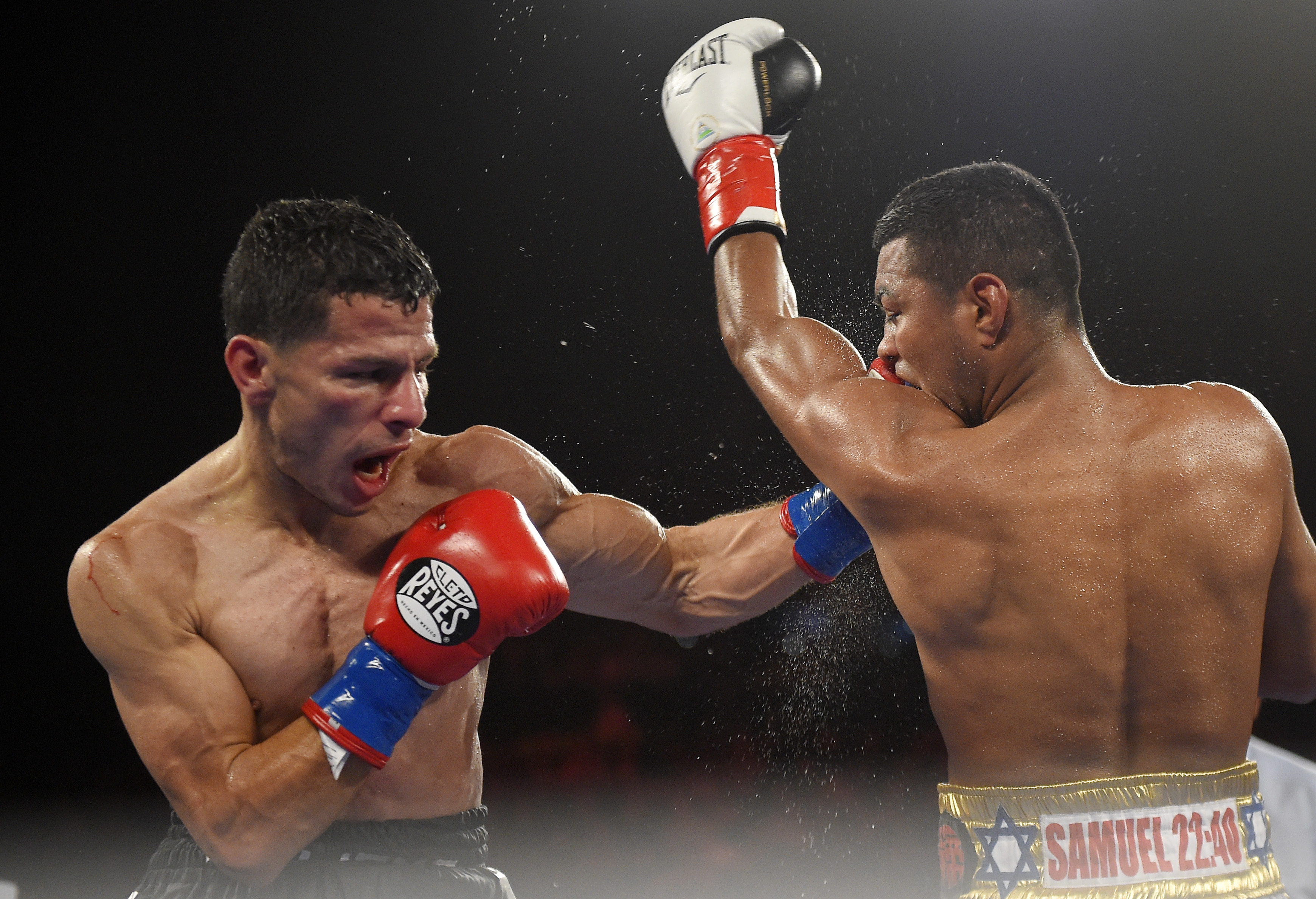 Golovkin stops Wade in 2nd round for 22nd straight KO win
