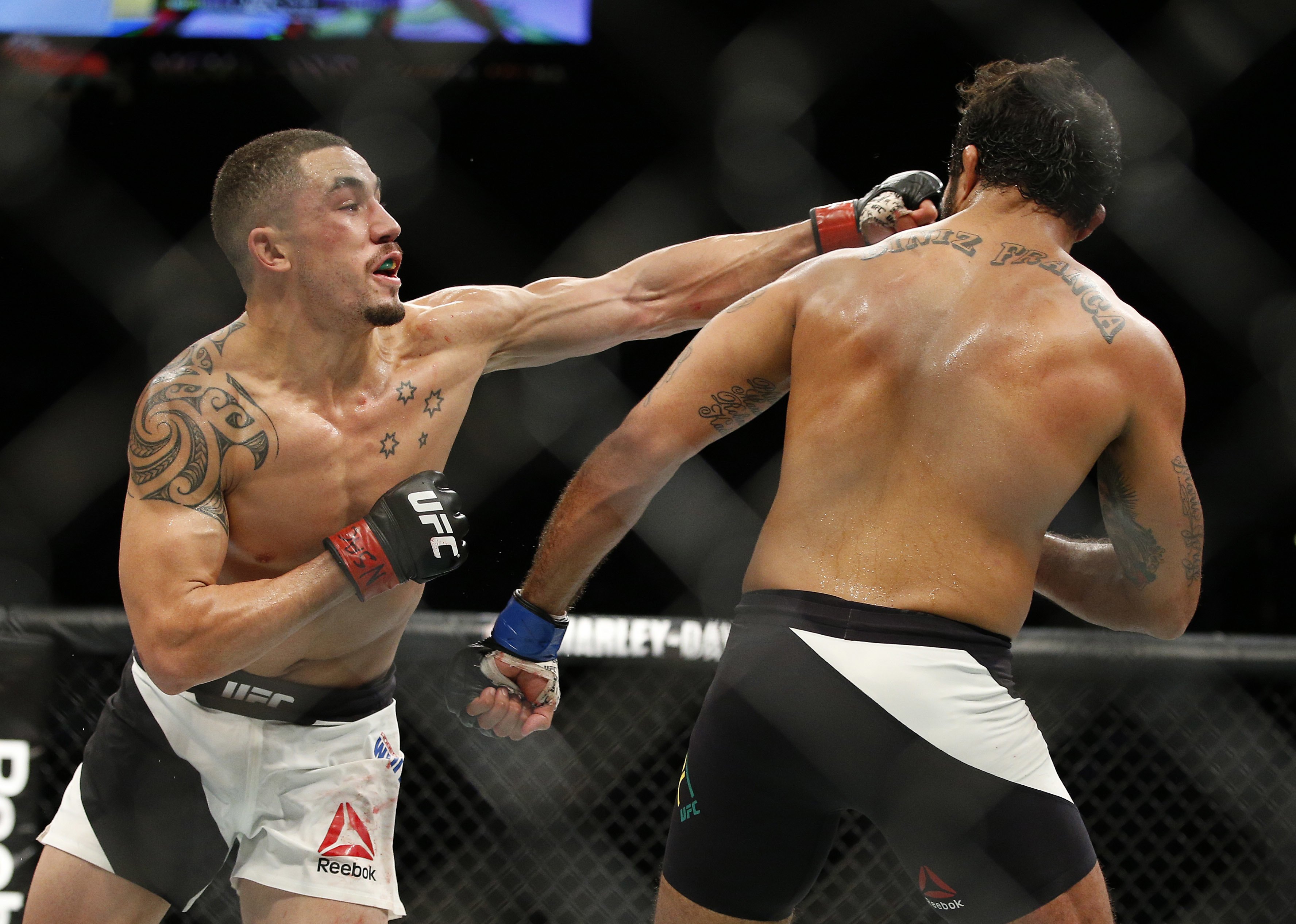 Jones unanimously outpoints Saint Preux at UFC 197