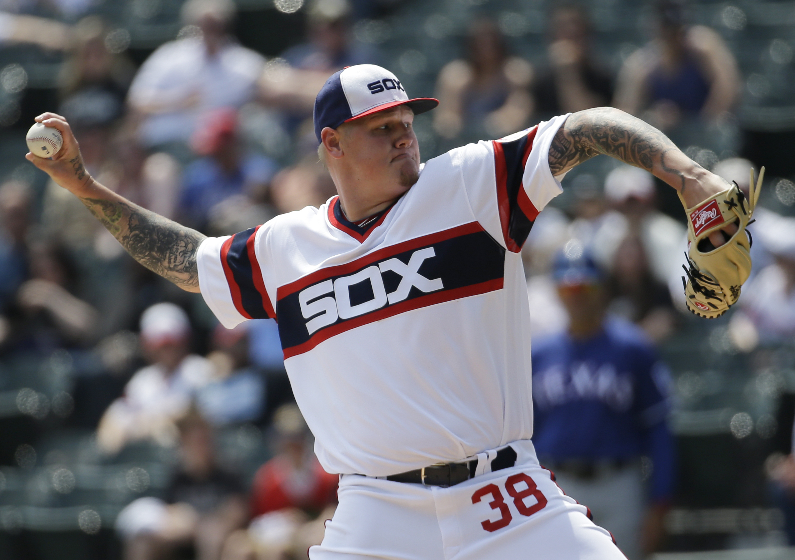 Mat Latos improves to 4-0 as White Sox beat Rangers 4-1