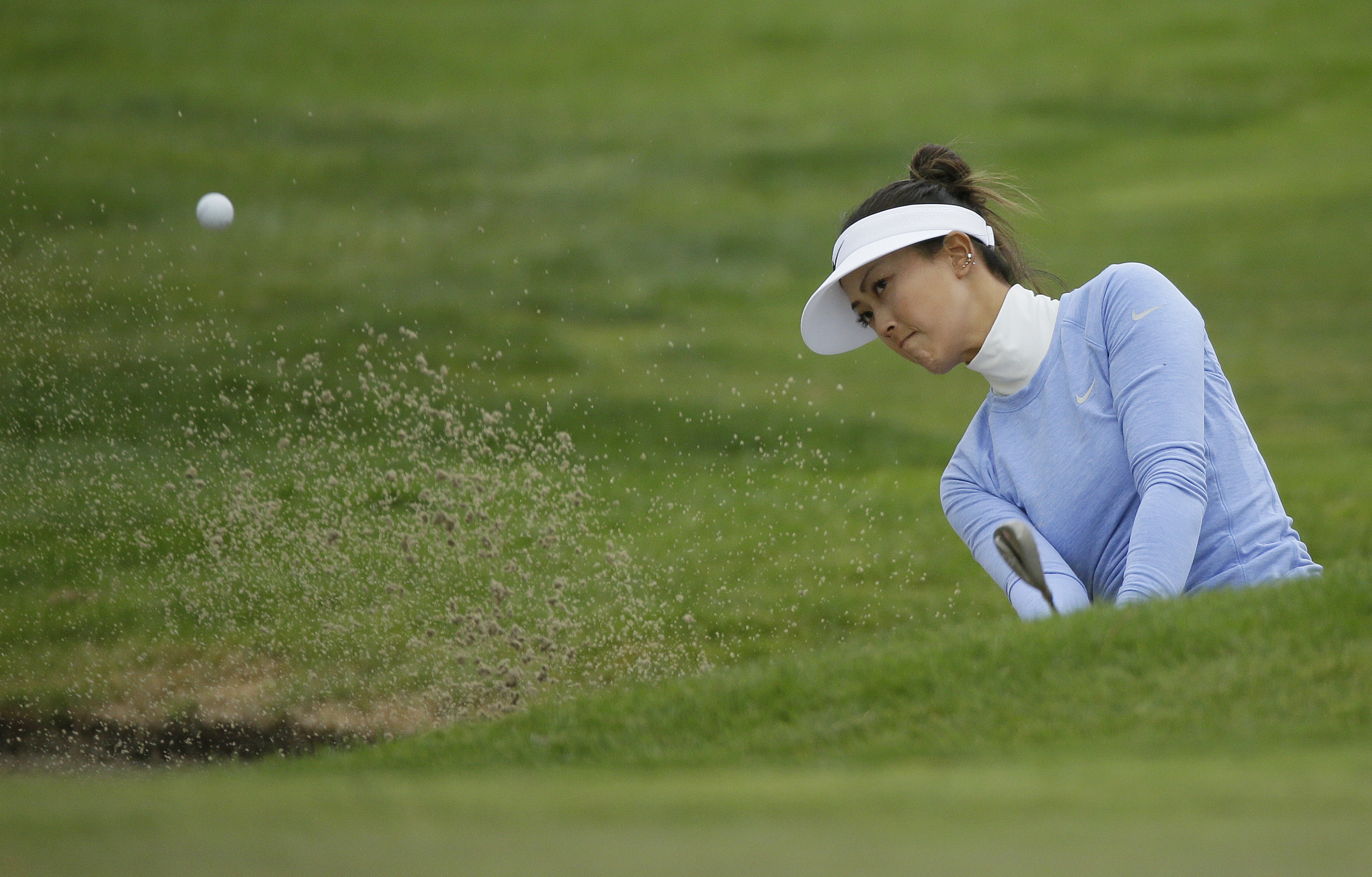 Michelle Wie withdraws because of neck spasms