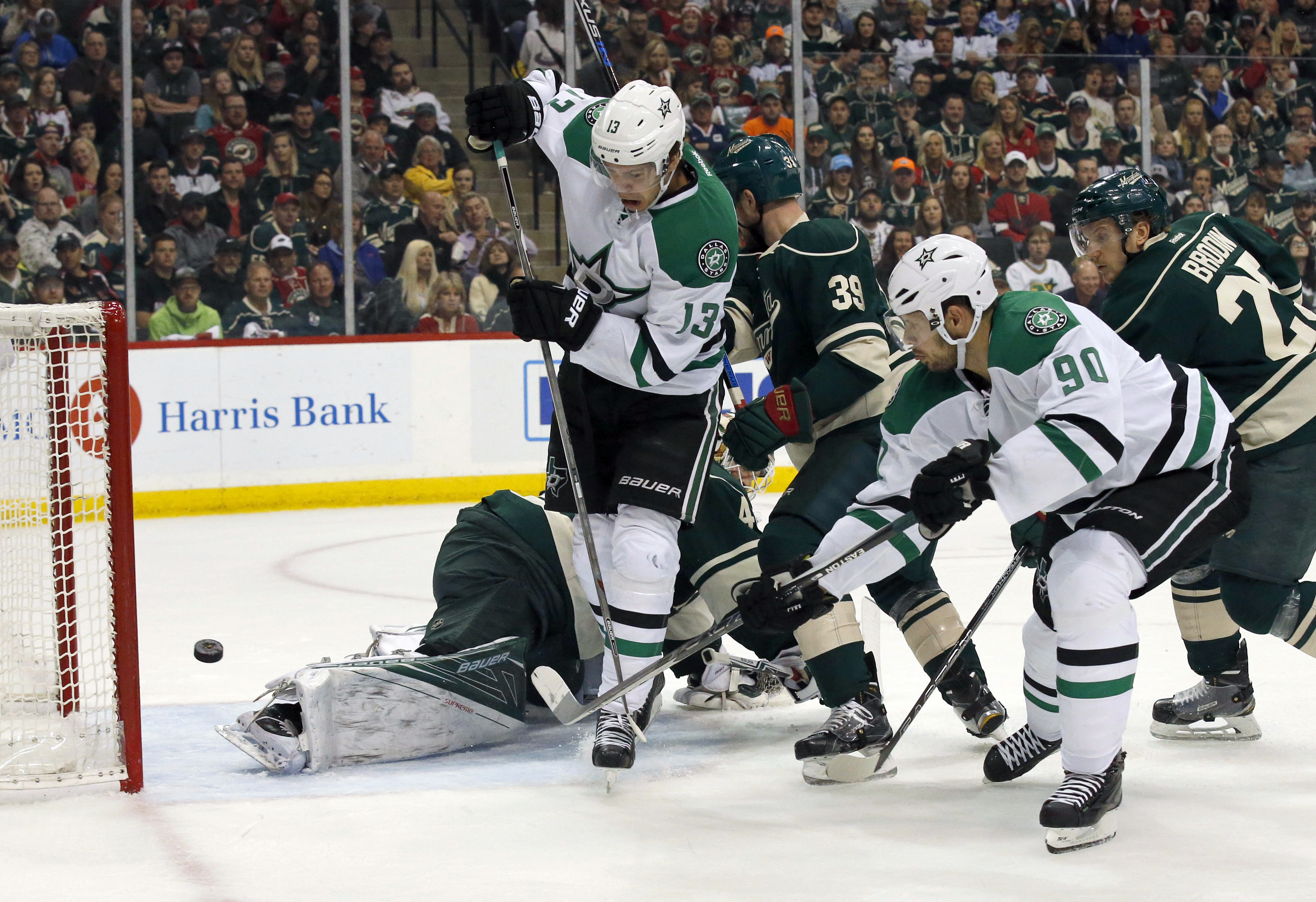 Stars escape with 5-4 win, eliminate Wild after big rally