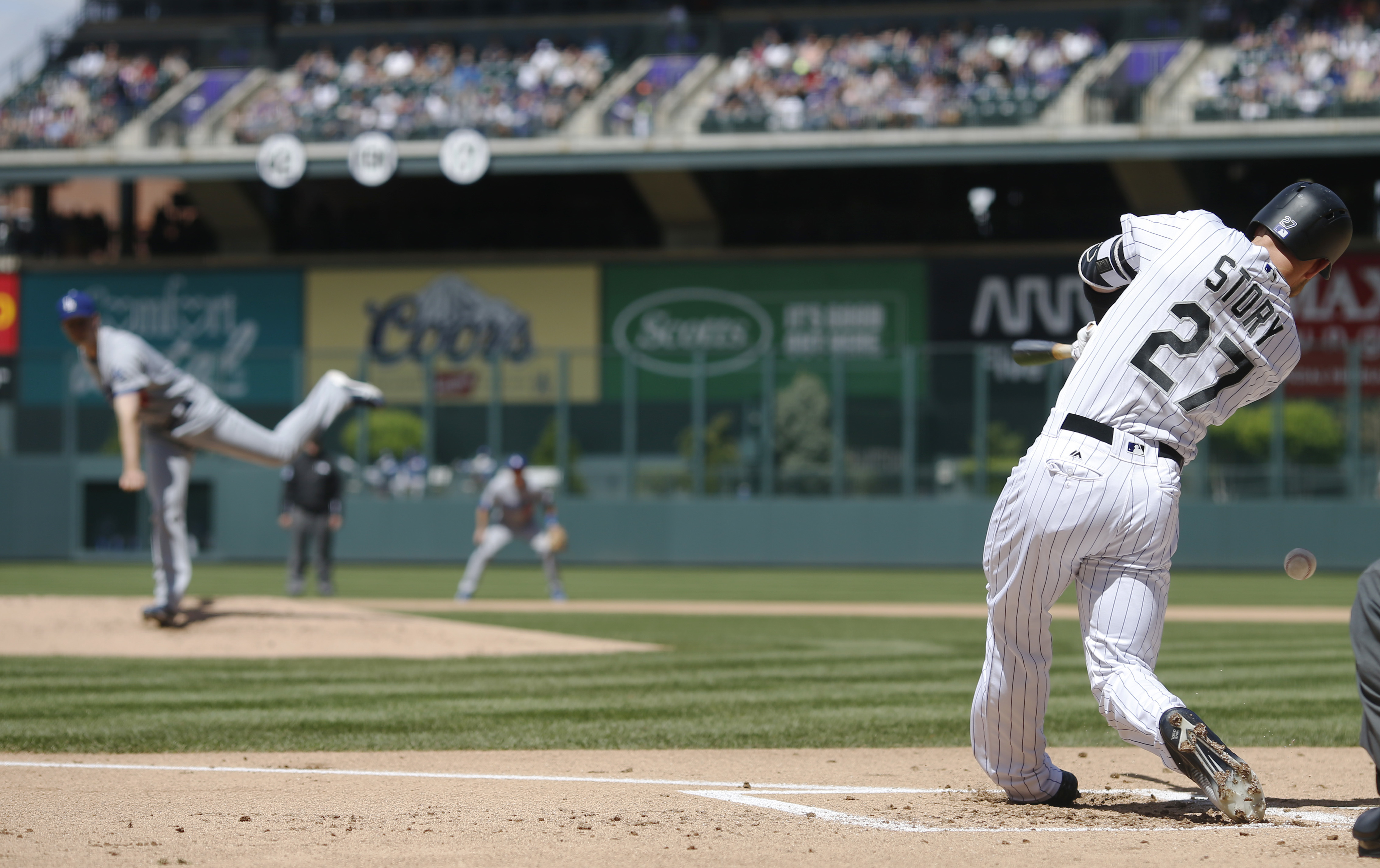 Utley's RBI double lifts Dodgers to 12-10 win over Rockies