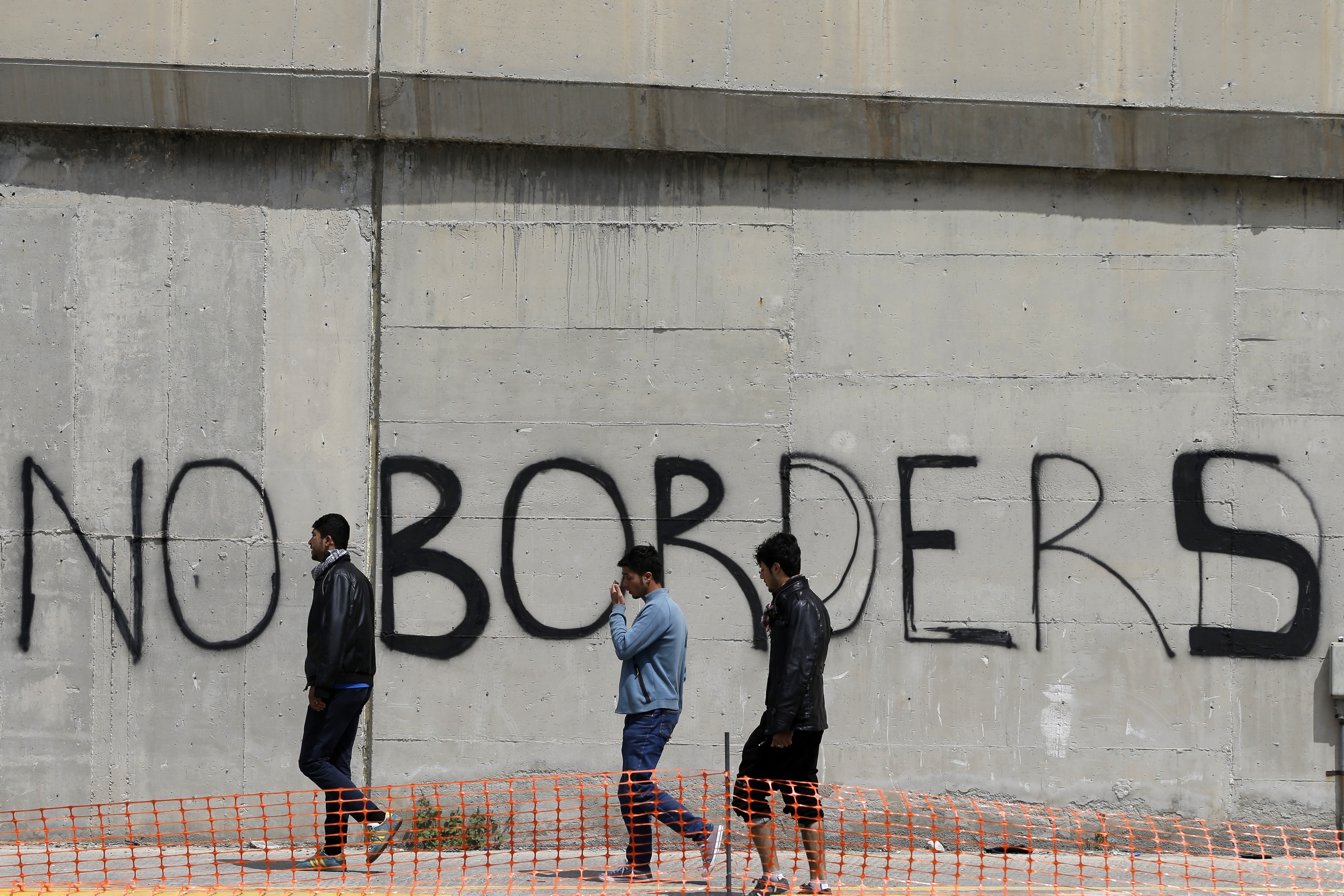 Austria re-imposes controls on its border with Hungary