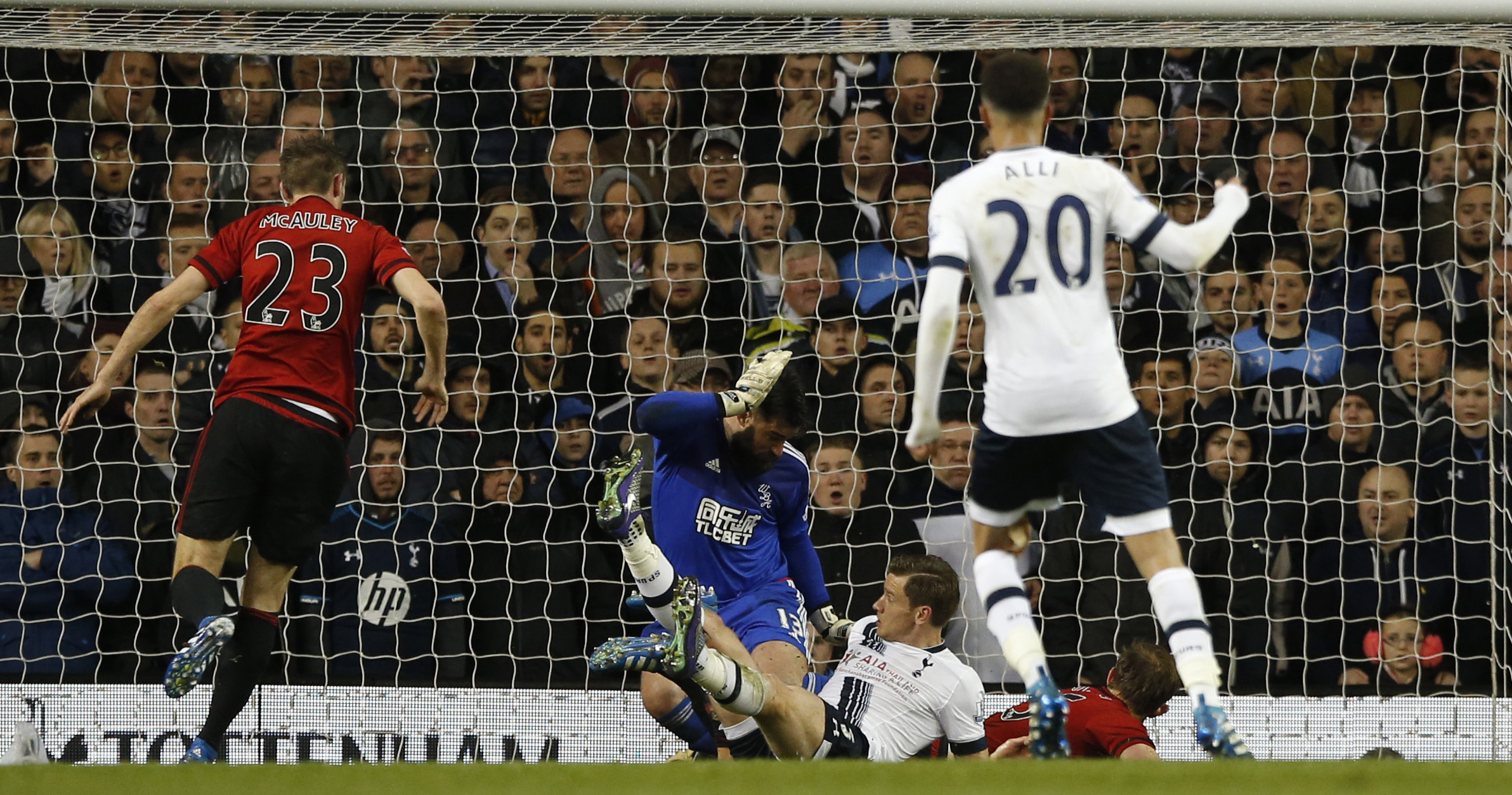 Leicester 1 win from Premier League title after Spurs held