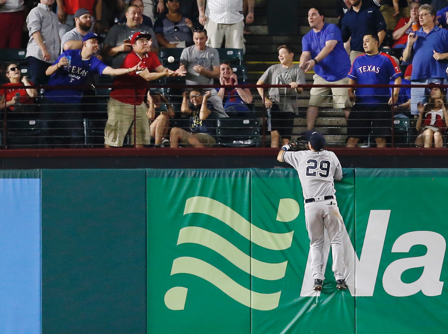 Eovaldi takes no-hit bid into 7th, Yankees win 3-1 at Texas