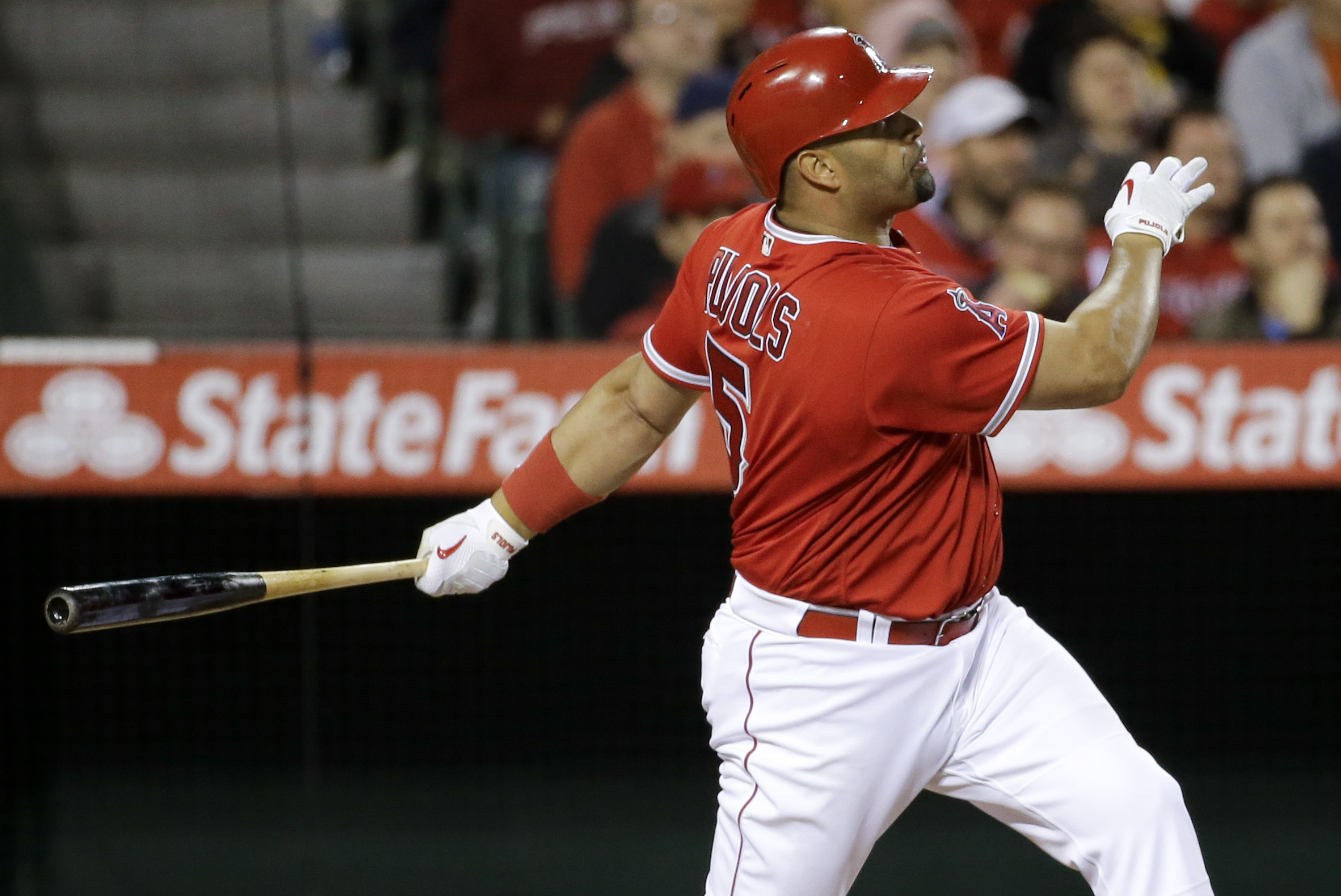 Albert Pujols hits 2 homers in Angels' 6-1 win over Royals