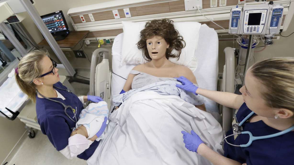 Michigan nursing school uses mannequins for medical lessons