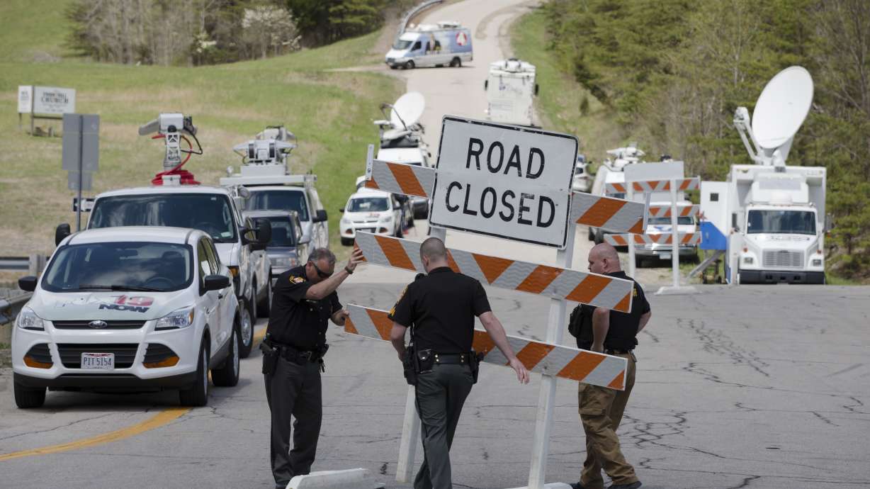 The Latest: Autopsies: 7 of 8 in Ohio family shot repeatedly