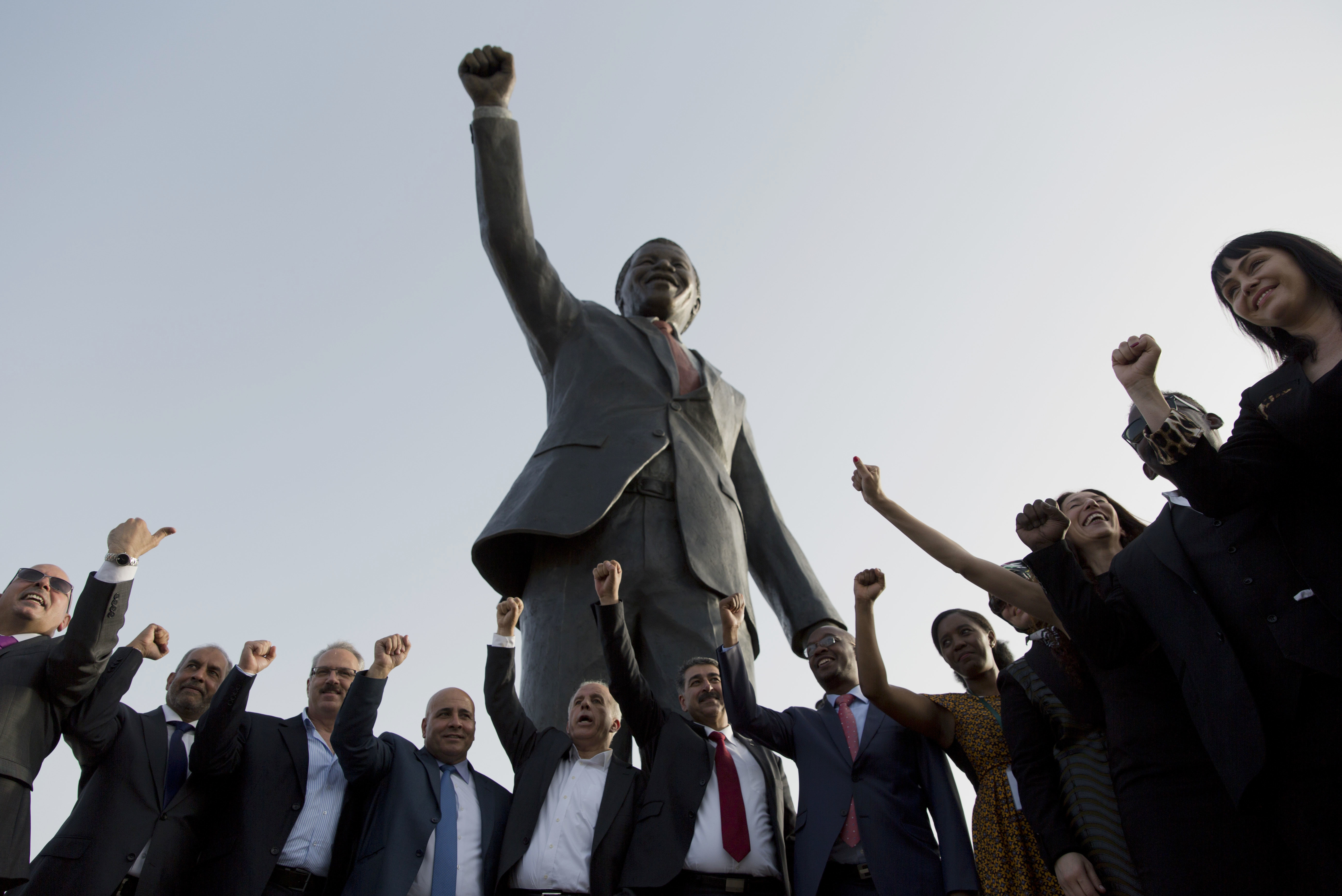 Statue of Nelson Mandela unveiled in West Bank