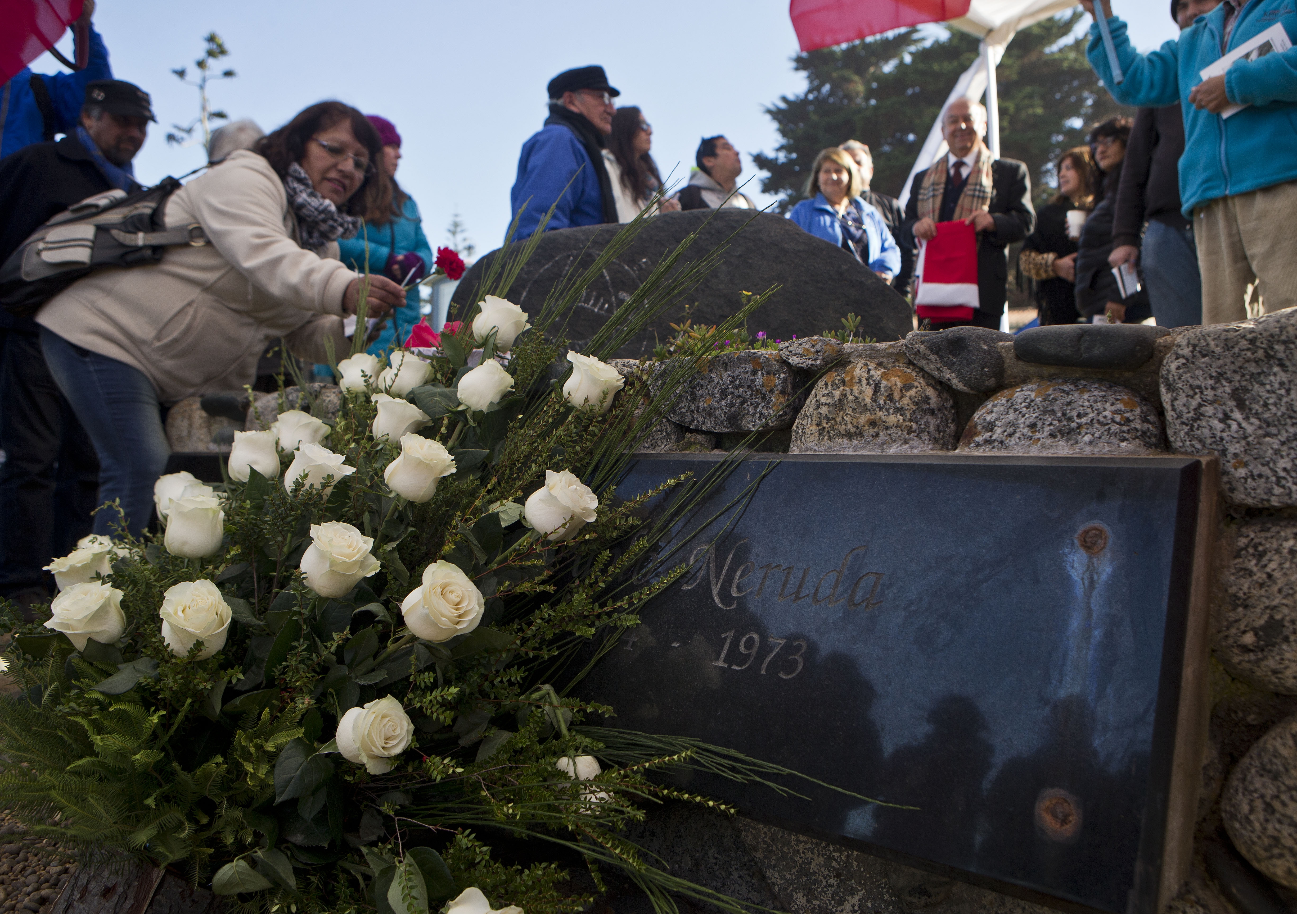 Chilean poet Neruda reburied at his coastal home