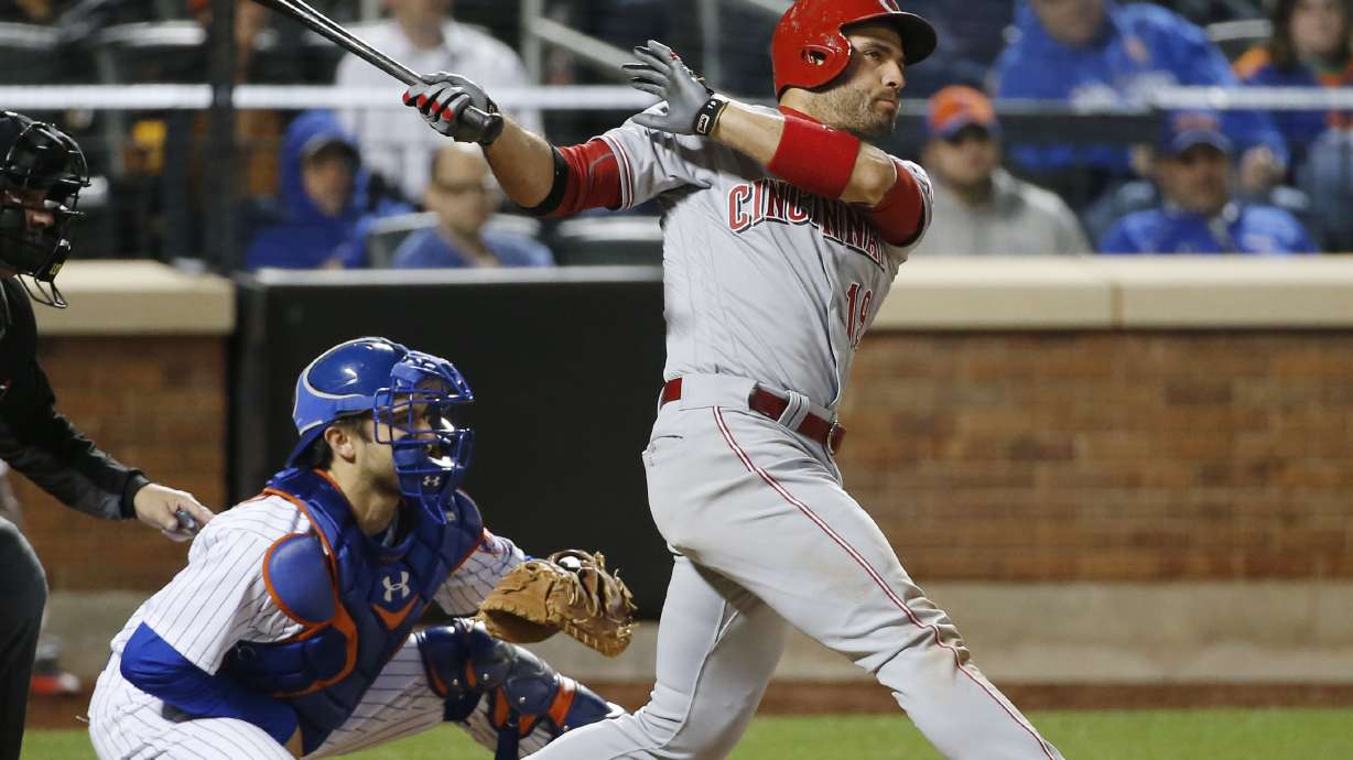 Mets put catcher d'Arnaud on DL with strained rotator cuff