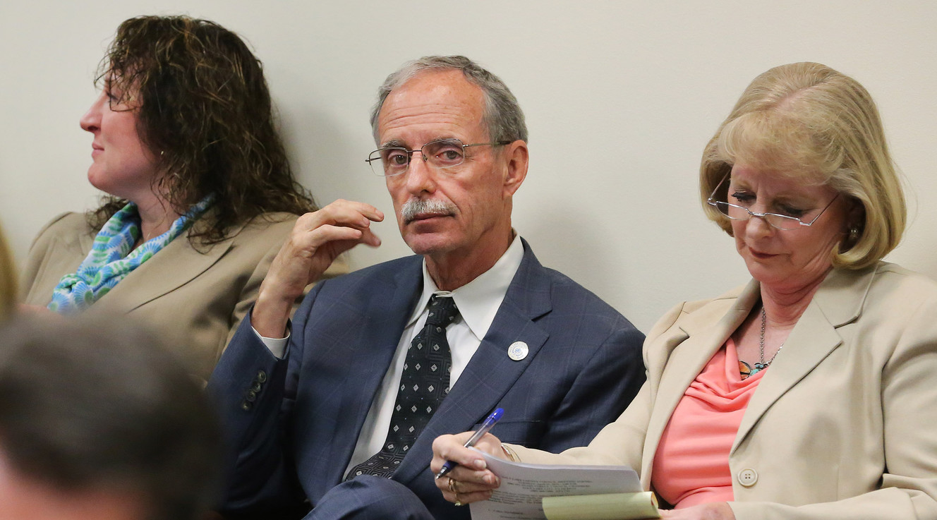 Council approves policy banning dating between SL County bosses, subordinates