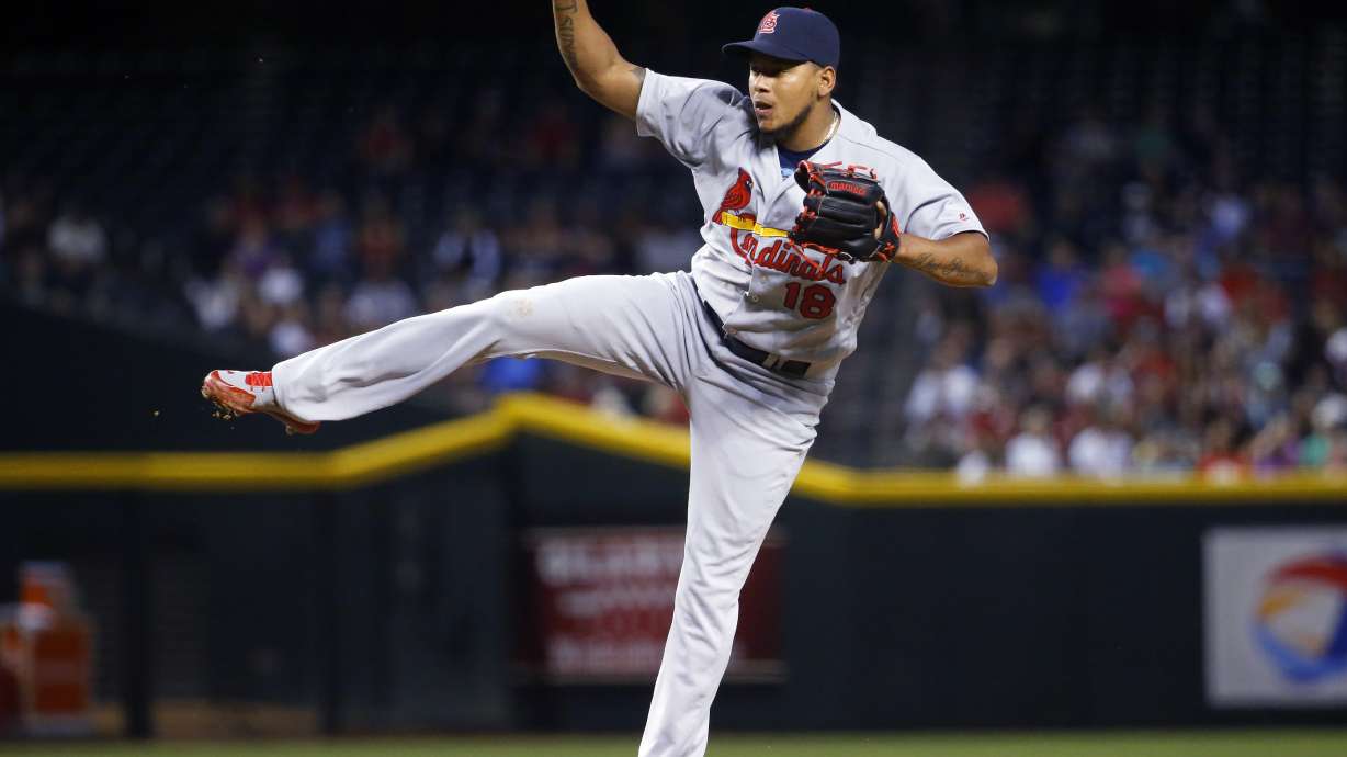 Martinez wins 4th, Cardinals rout Diamondbacks 8-2