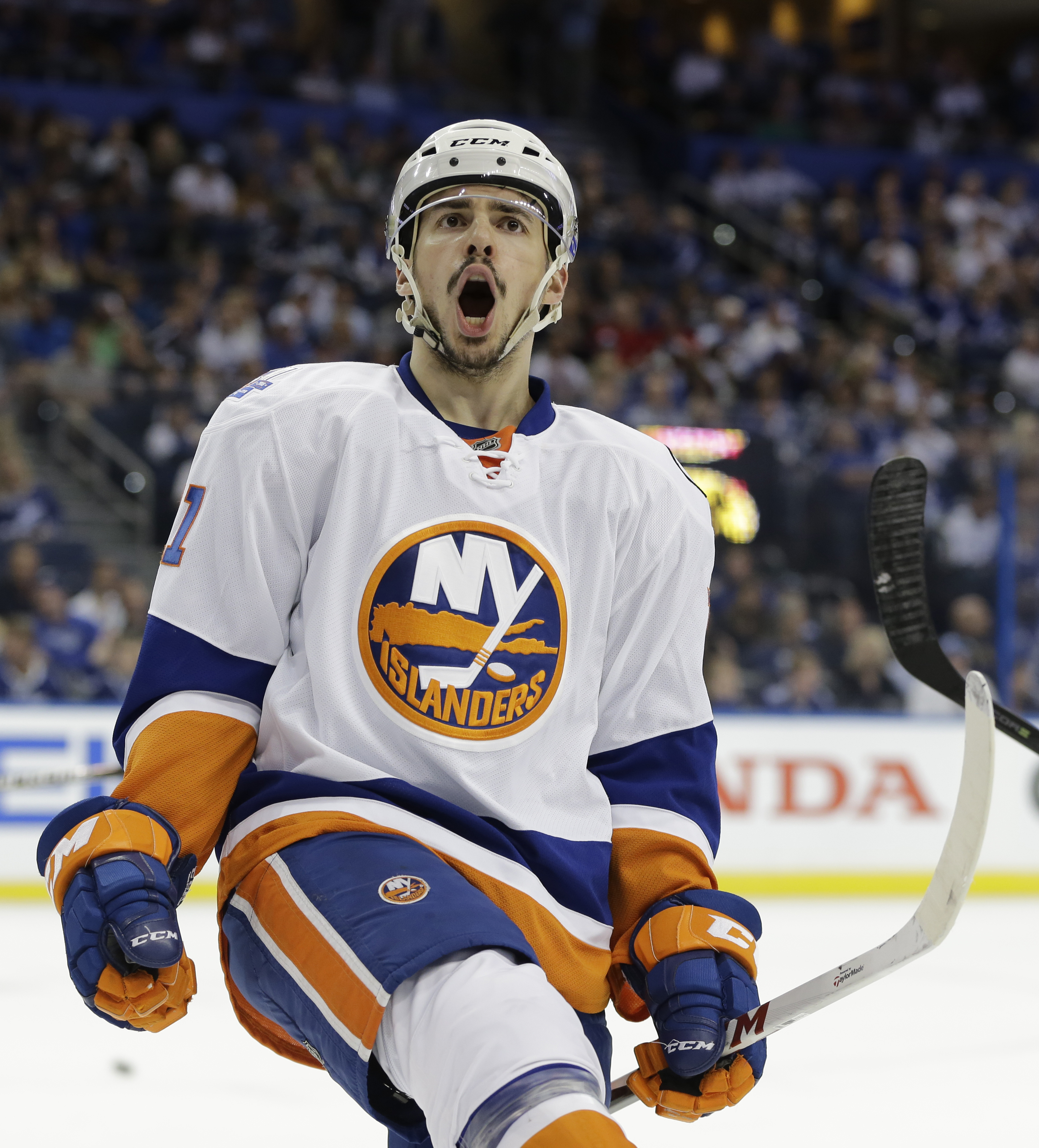 Tavares, Prince lead Islanders past Lightning 5-3 in Game 1