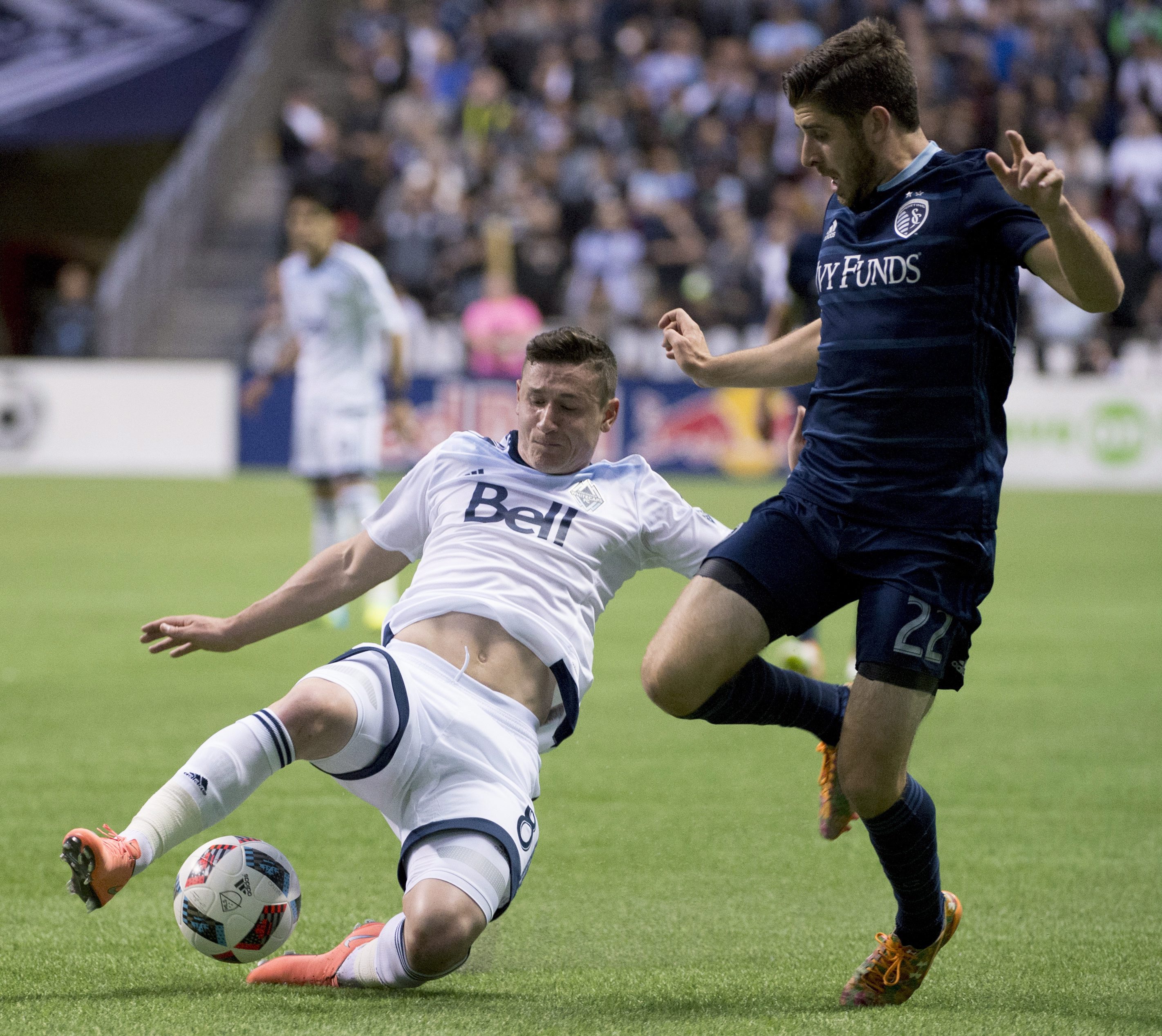 10-man Whitecaps hold on for 1-1 draw with Sporting KC