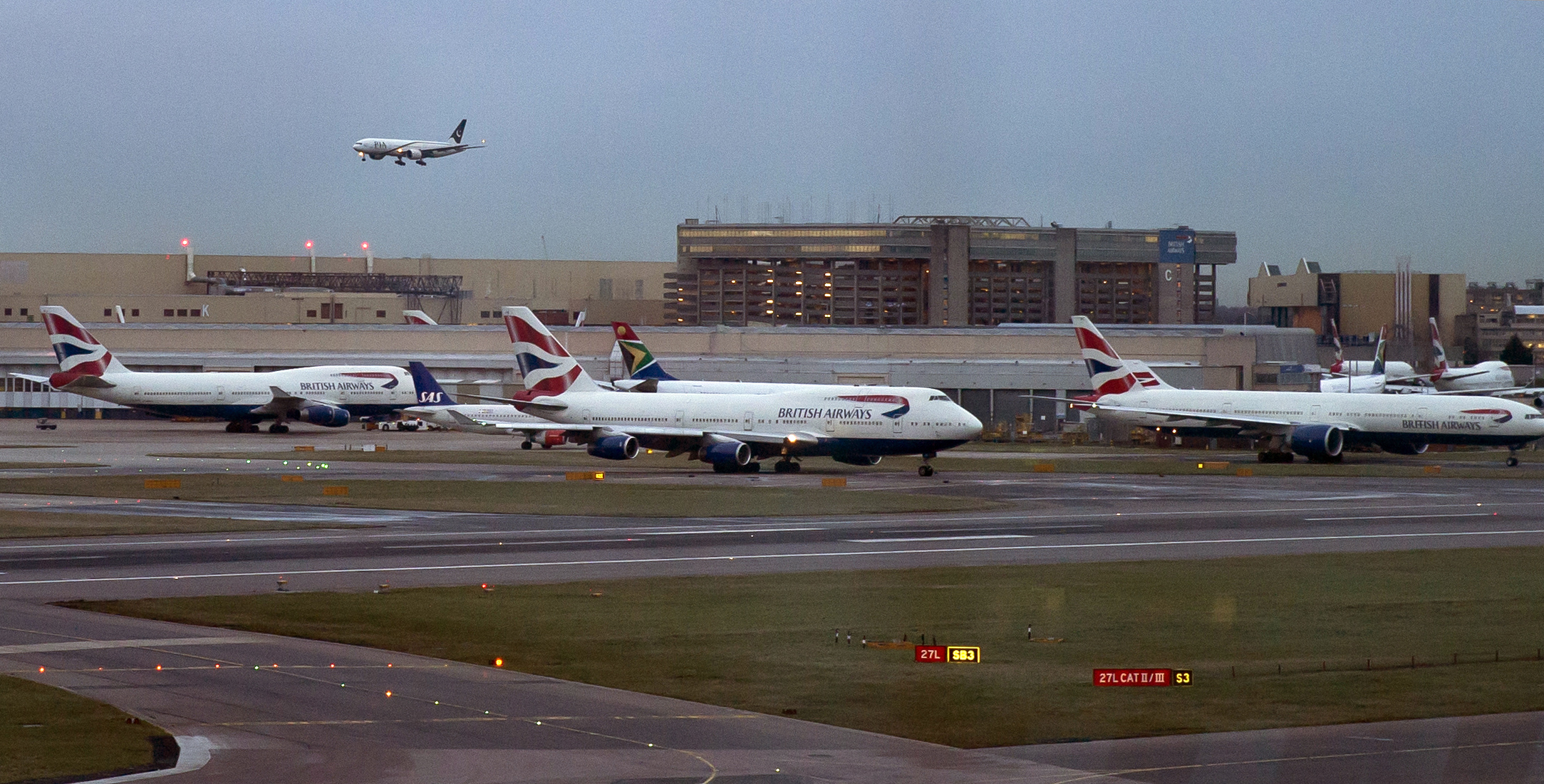 UK: Jet incident near Heathrow did not involve drone