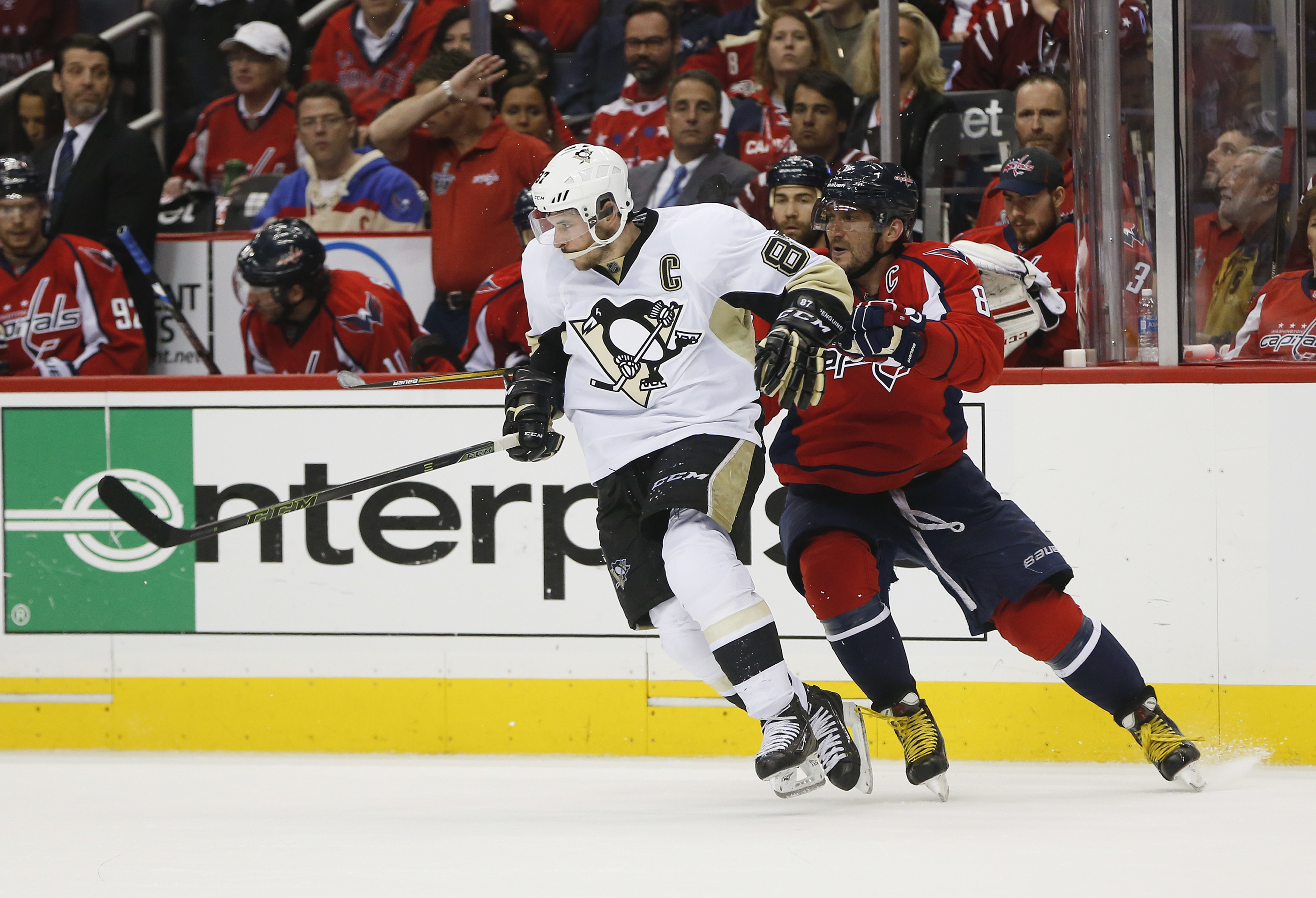 Oshie has hat trick, Capitals beat Penguins 4-3 in overtime