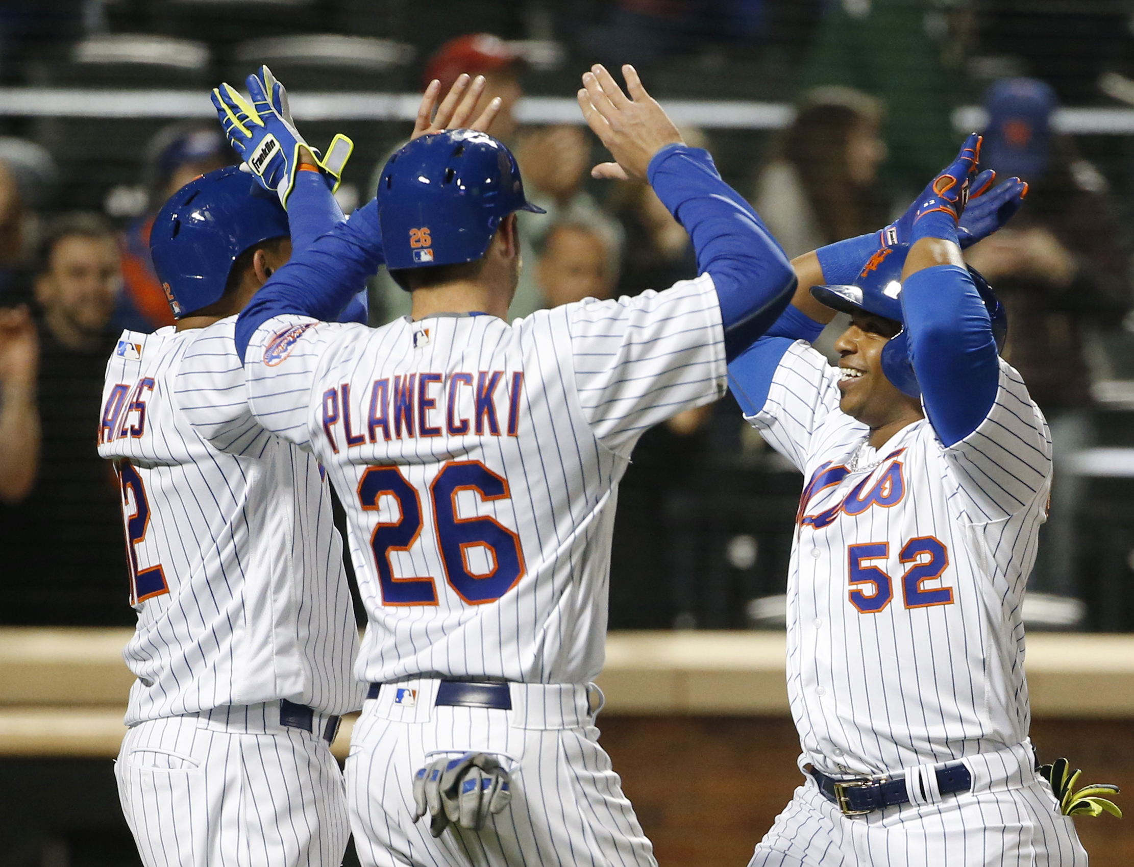 Cespedes returns from bruised thigh, back in Mets' lineup